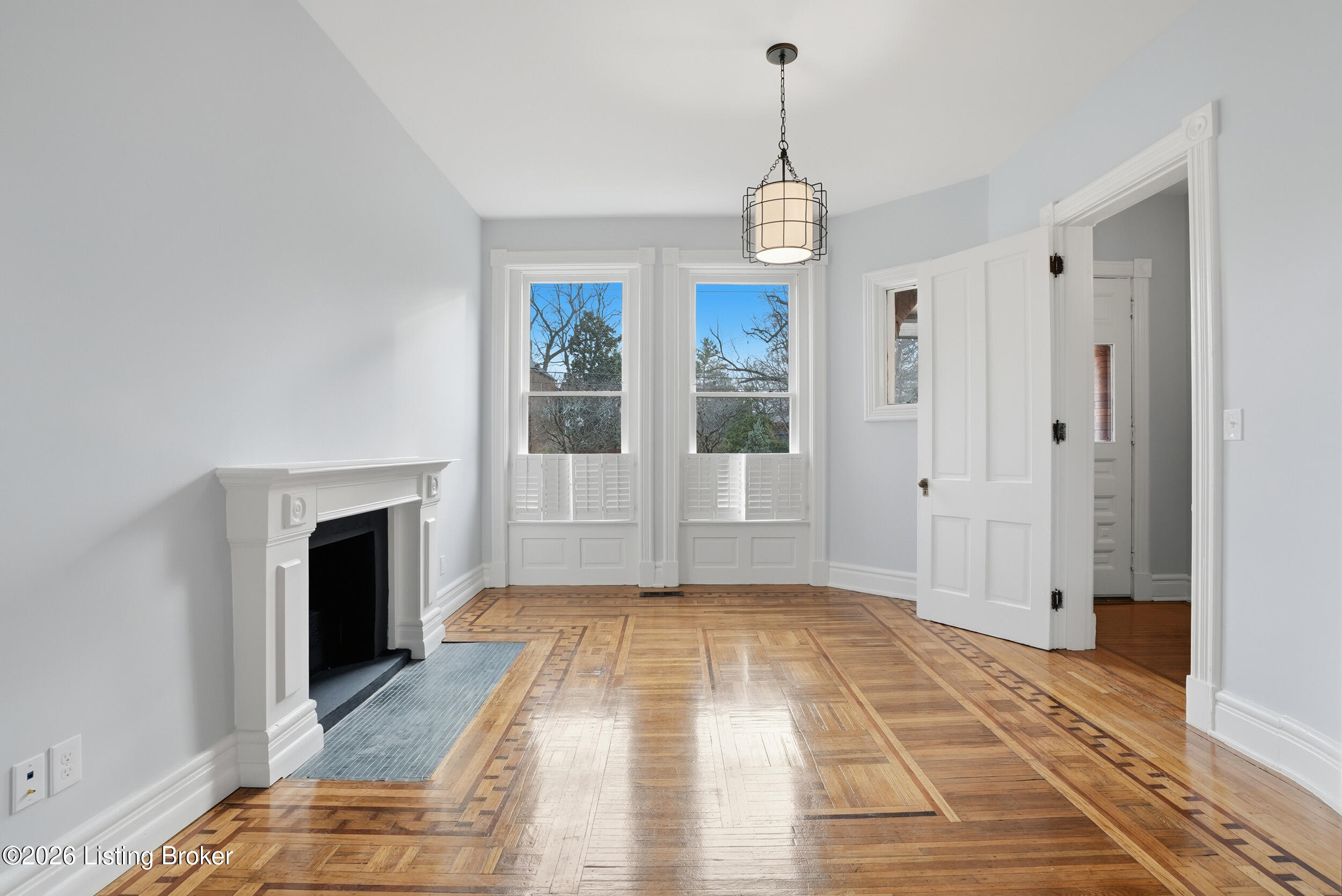 115 E Ormsby Ave Property Photo 6