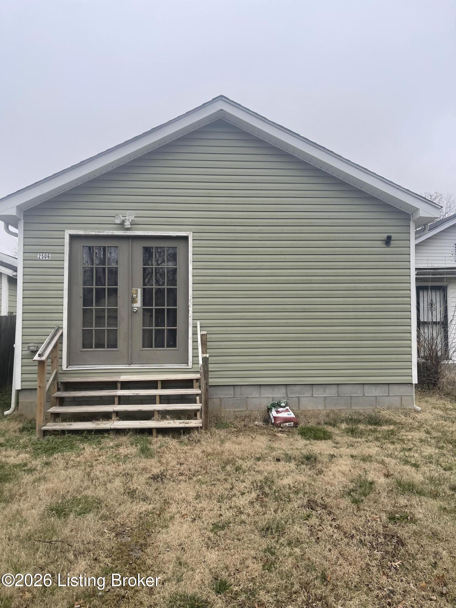2506 Howard St Property Photo 3