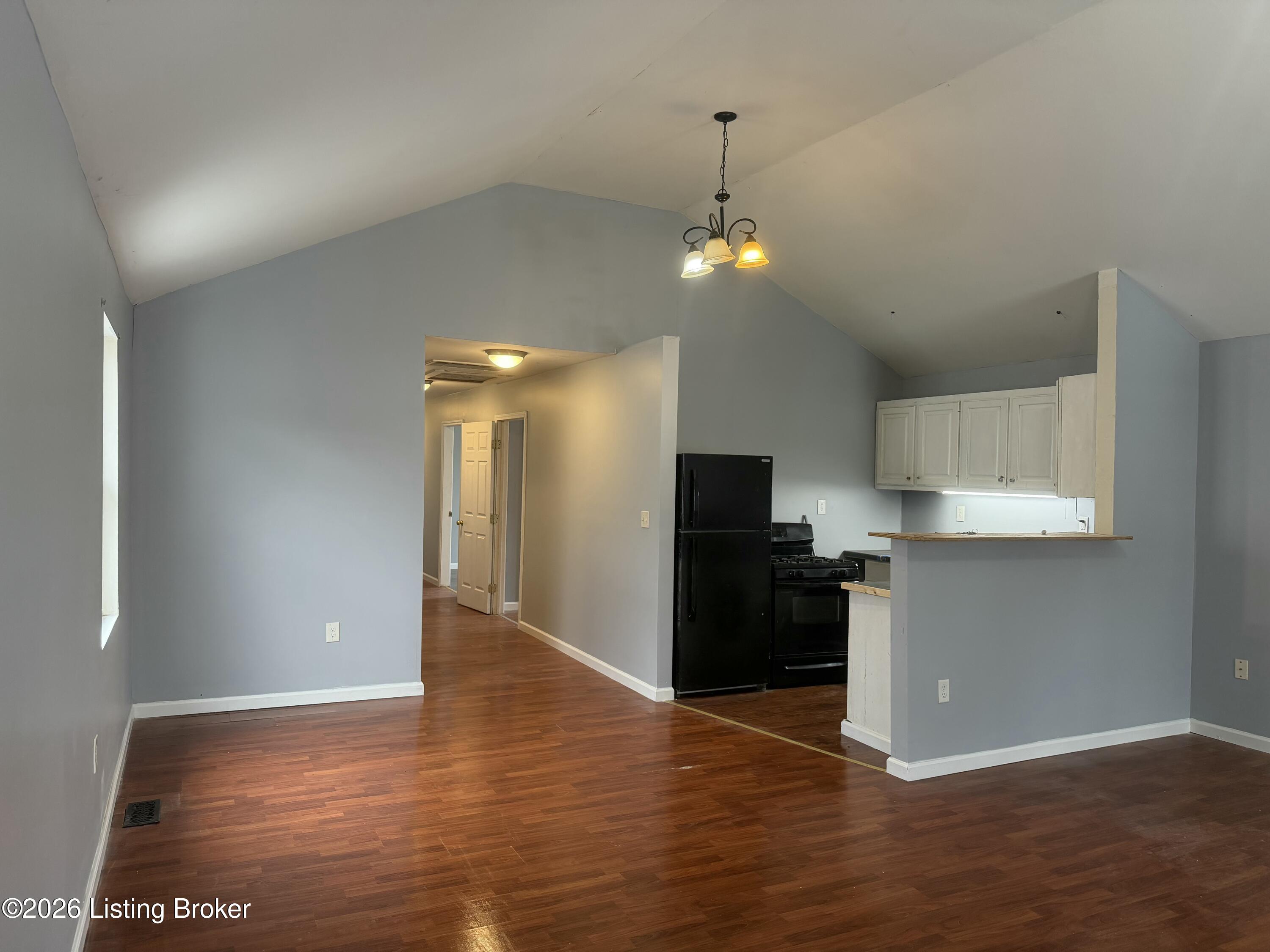 2506 Howard St Property Photo 6
