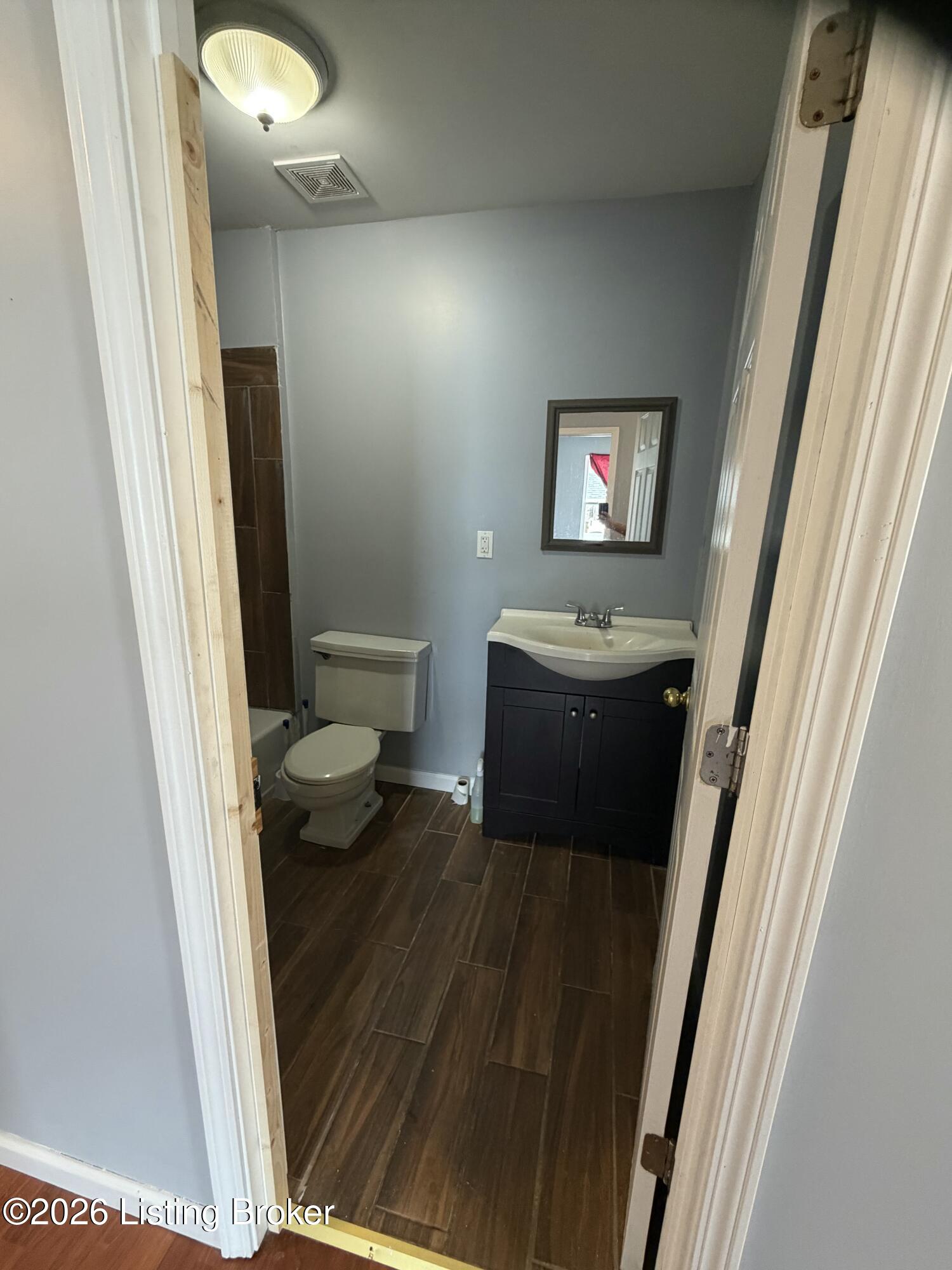 2506 Howard St Property Photo 11