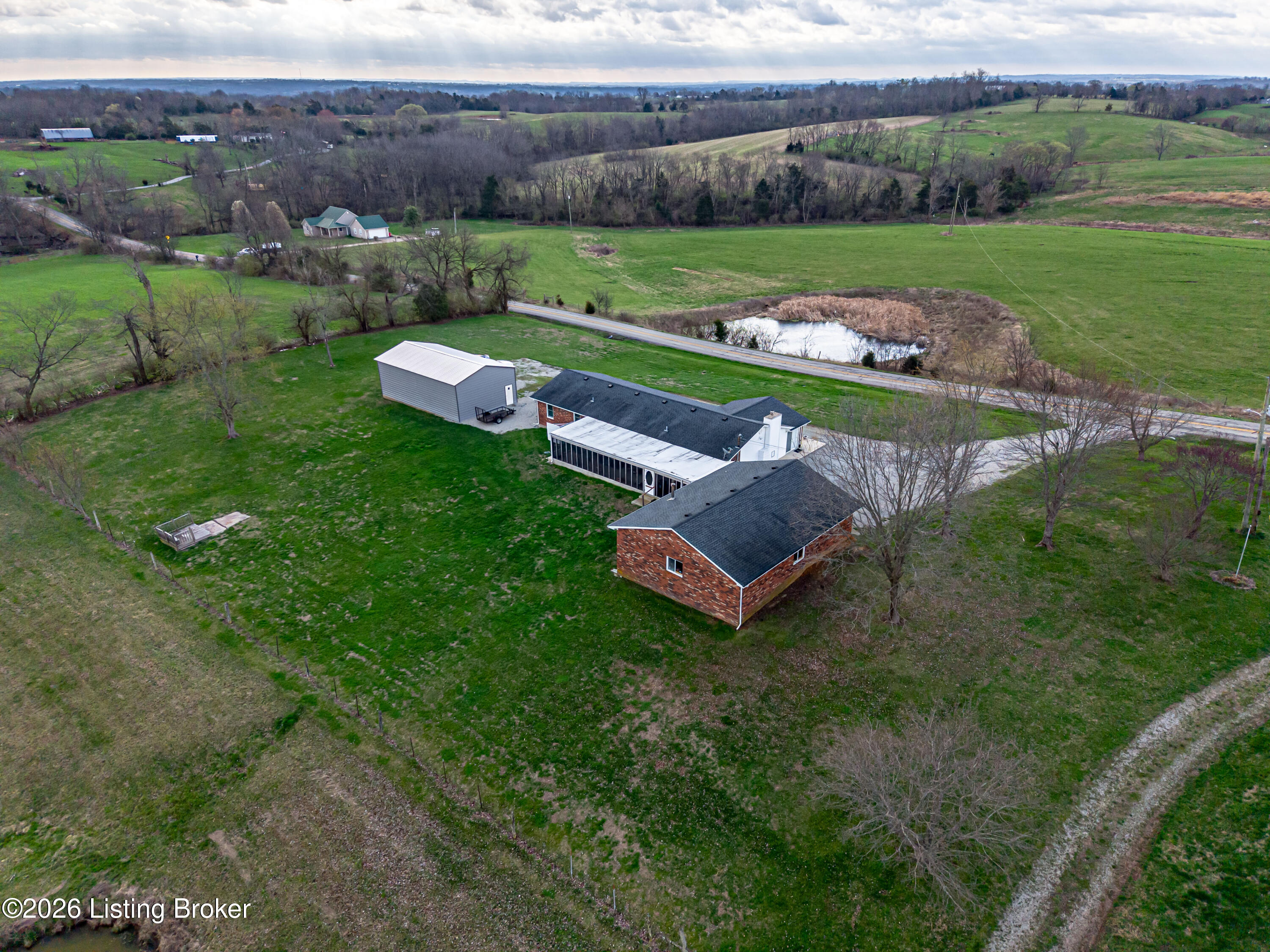 1582 Stringtown Rd Property Photo 4