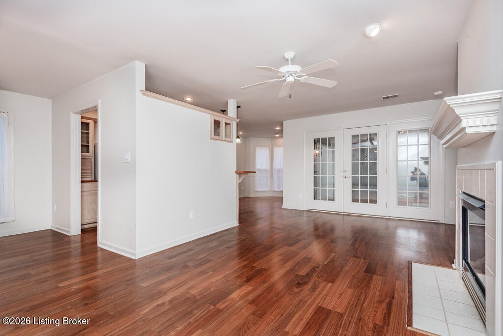 1107 Belmont Park Way Property Photo 3