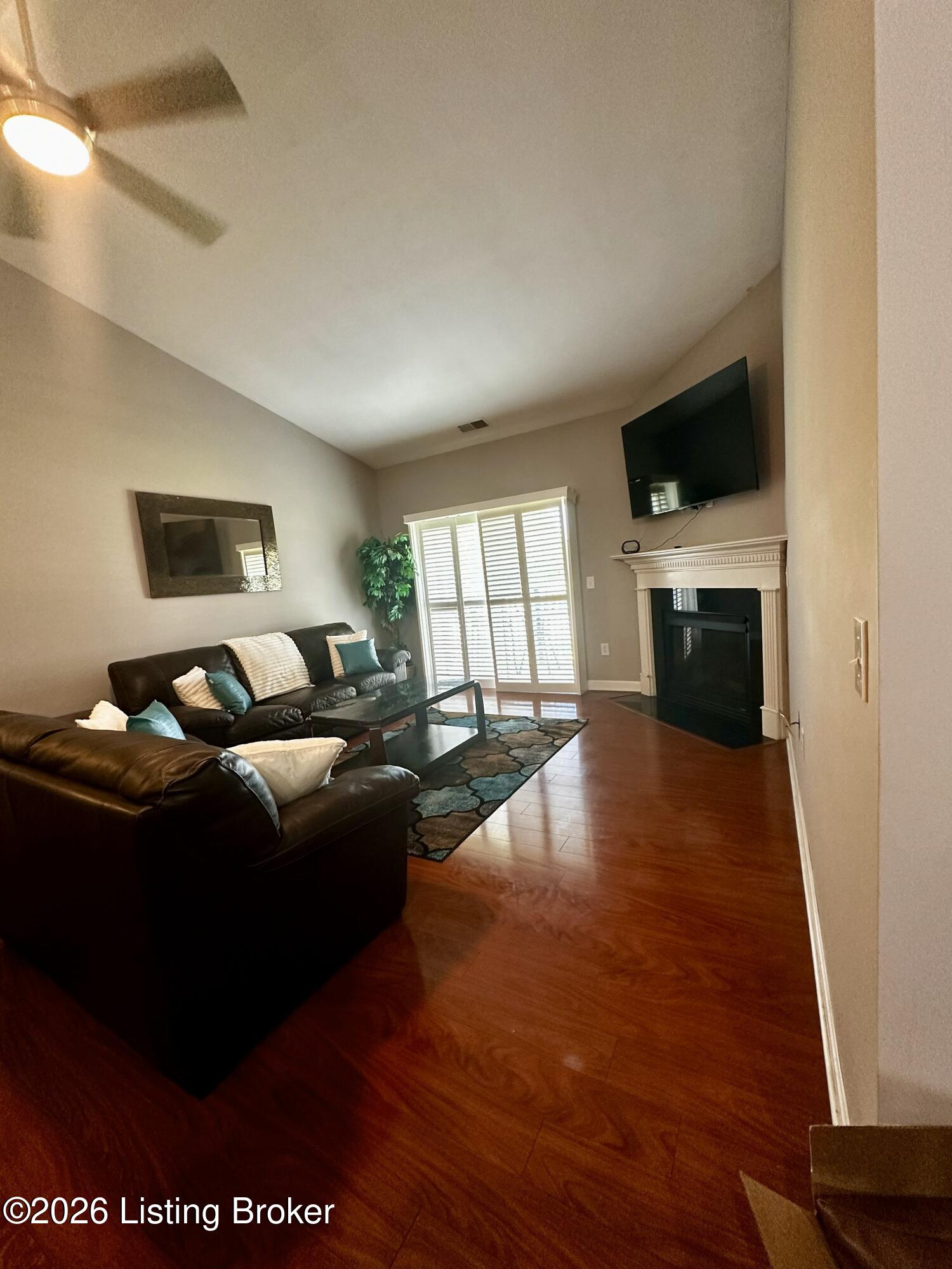 1707364 Property Photo 2