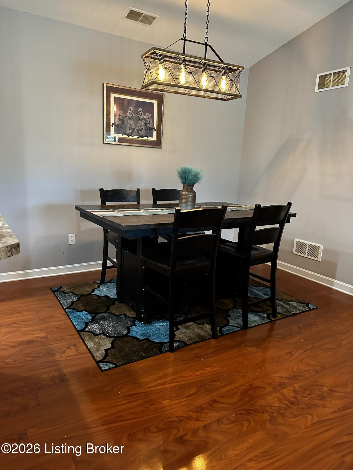 1707364 Property Photo 3
