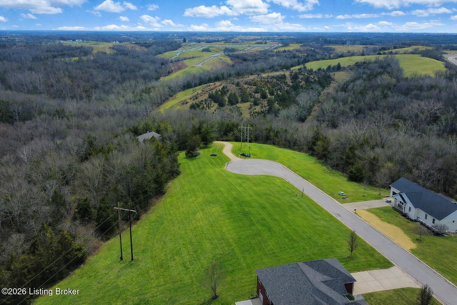 121 Lynnwood Dr Property Photo 3