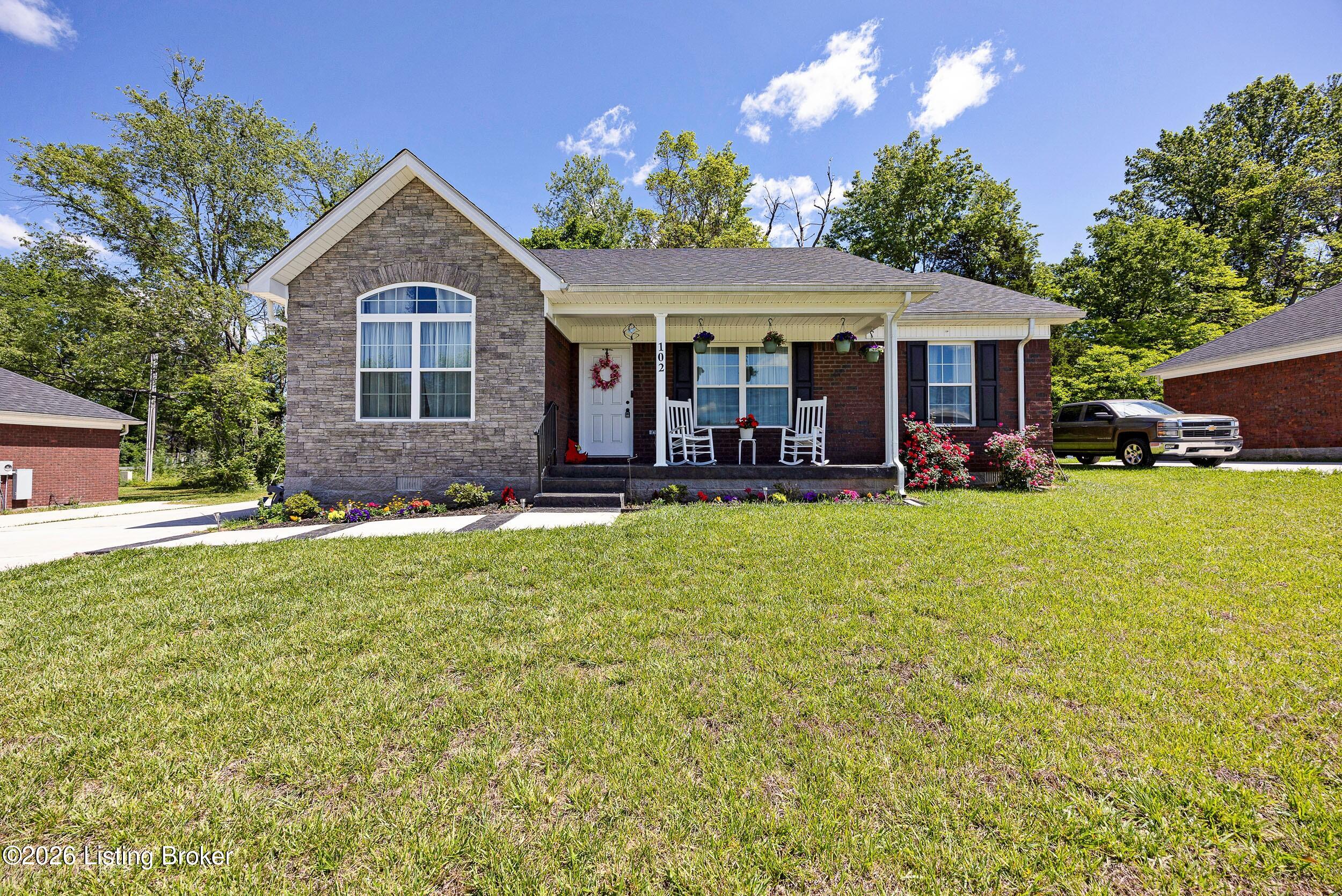 102 Shallow Springs Ct Property Photo 1