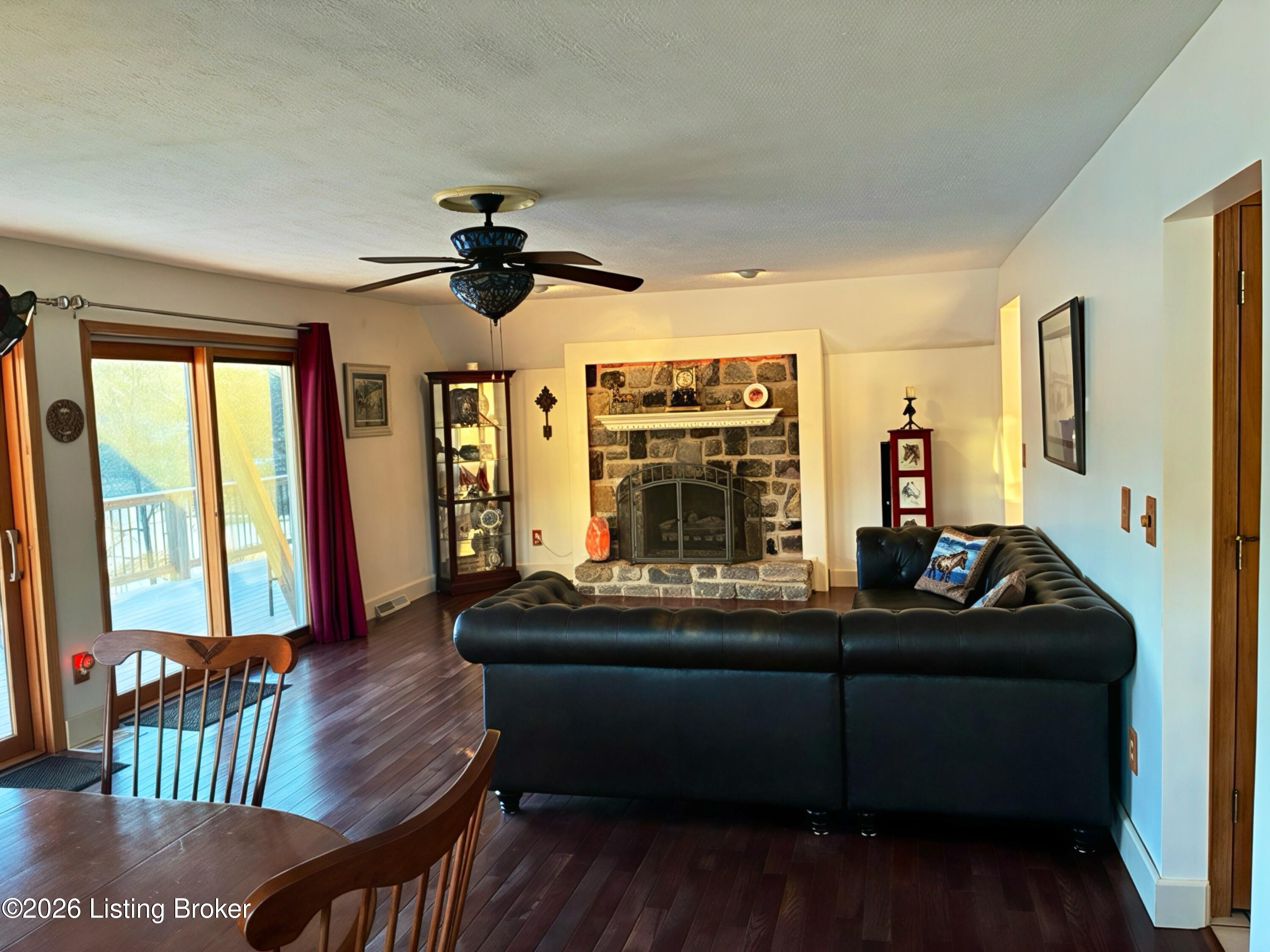 160 Bluffside Dr Property Photo 8