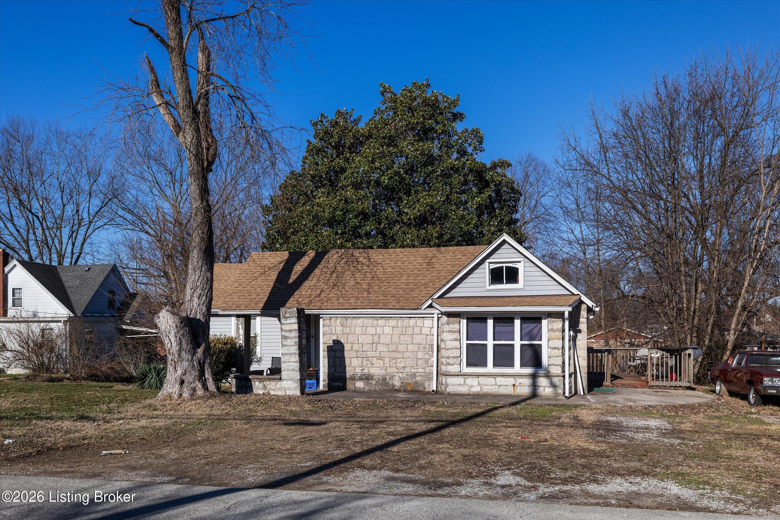 1811 Rockford Ln Property Photo 3