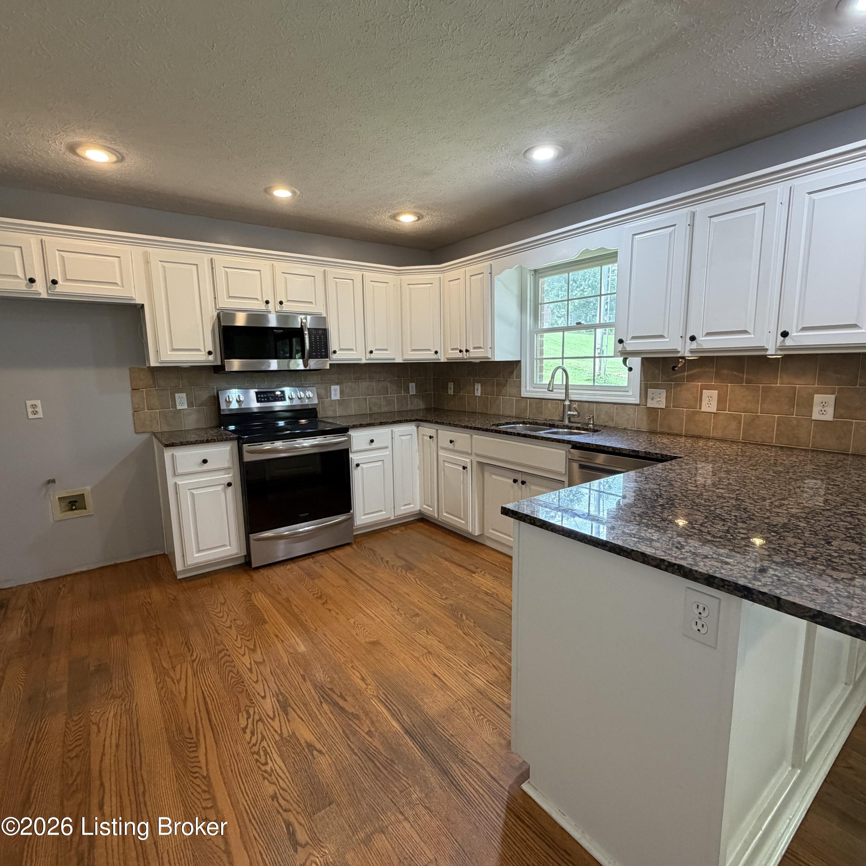 111 N Salem Dr Property Photo 6