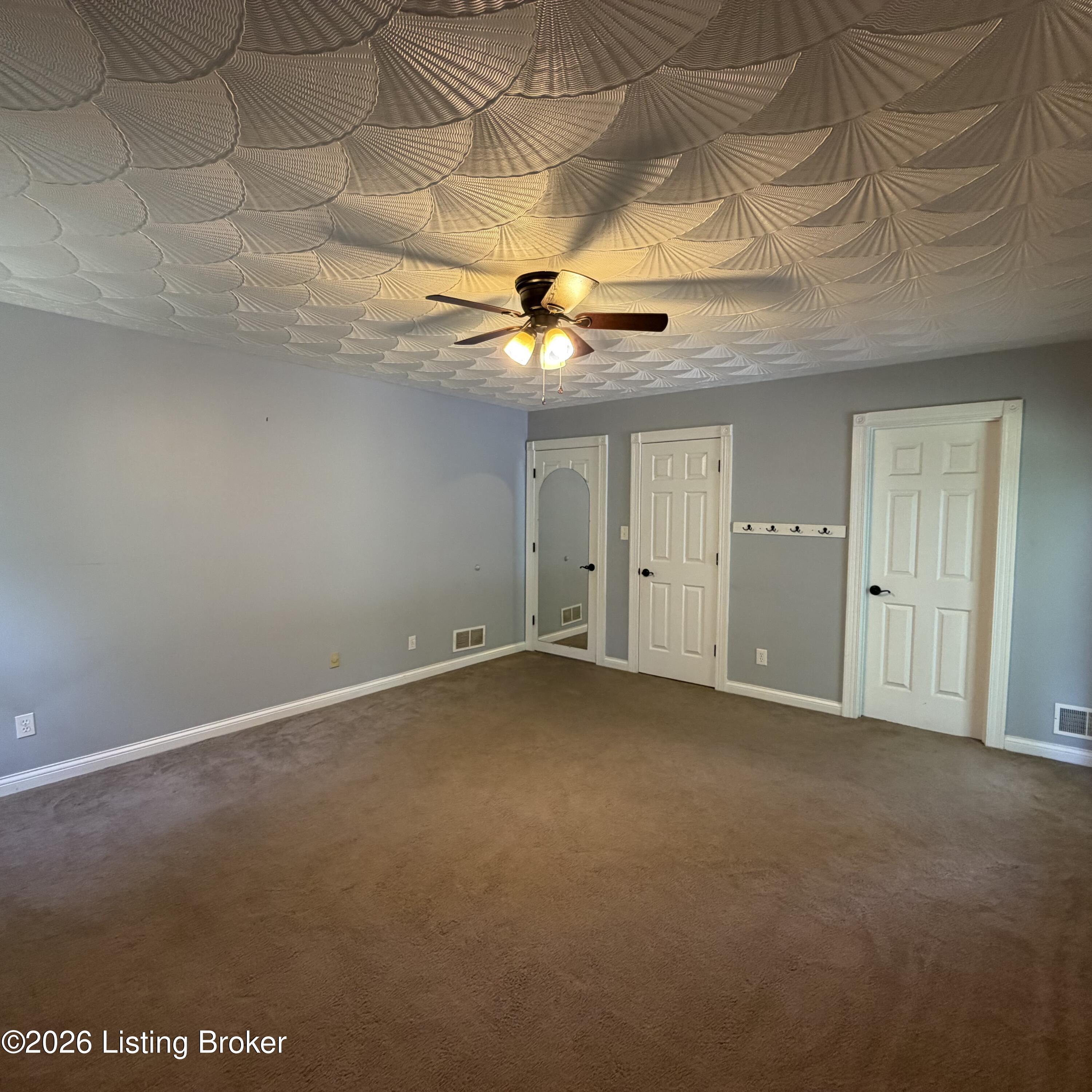 111 N Salem Dr Property Photo 14