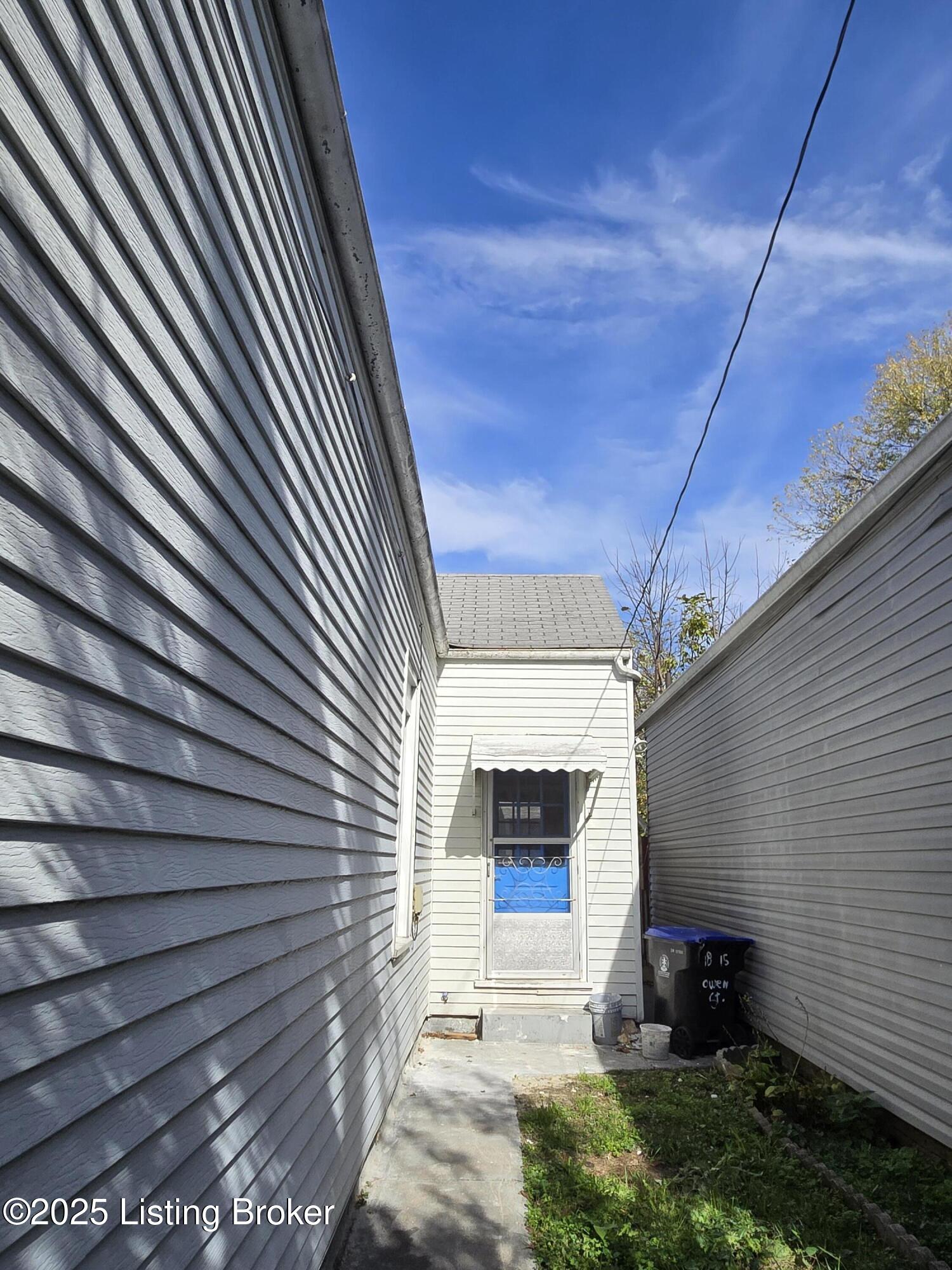 1815 Owen St Property Photo 2