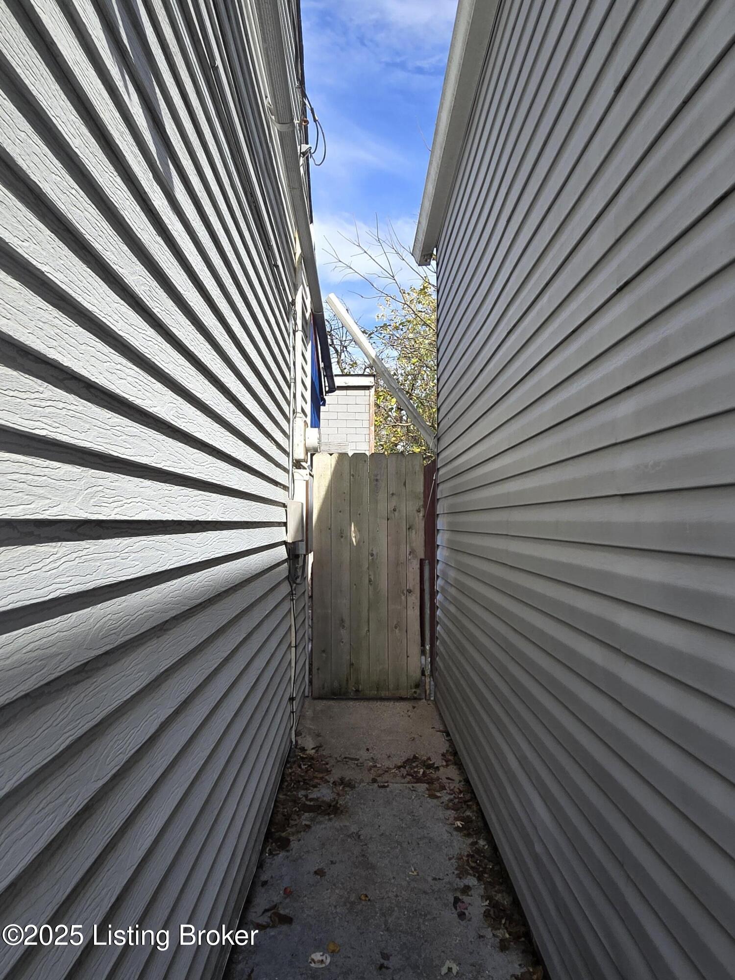 1815 Owen St Property Photo 3