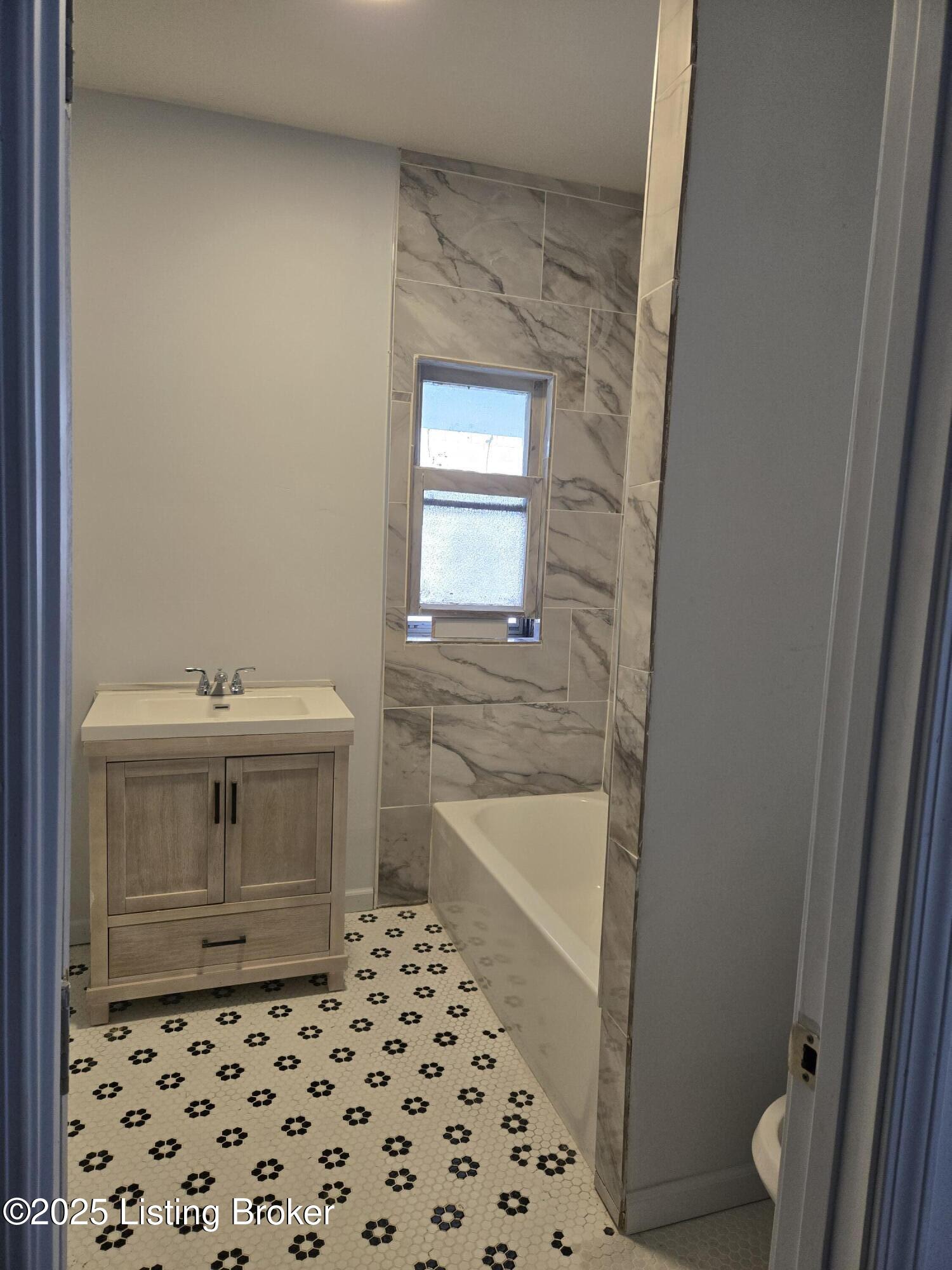 1815 Owen St Property Photo 5