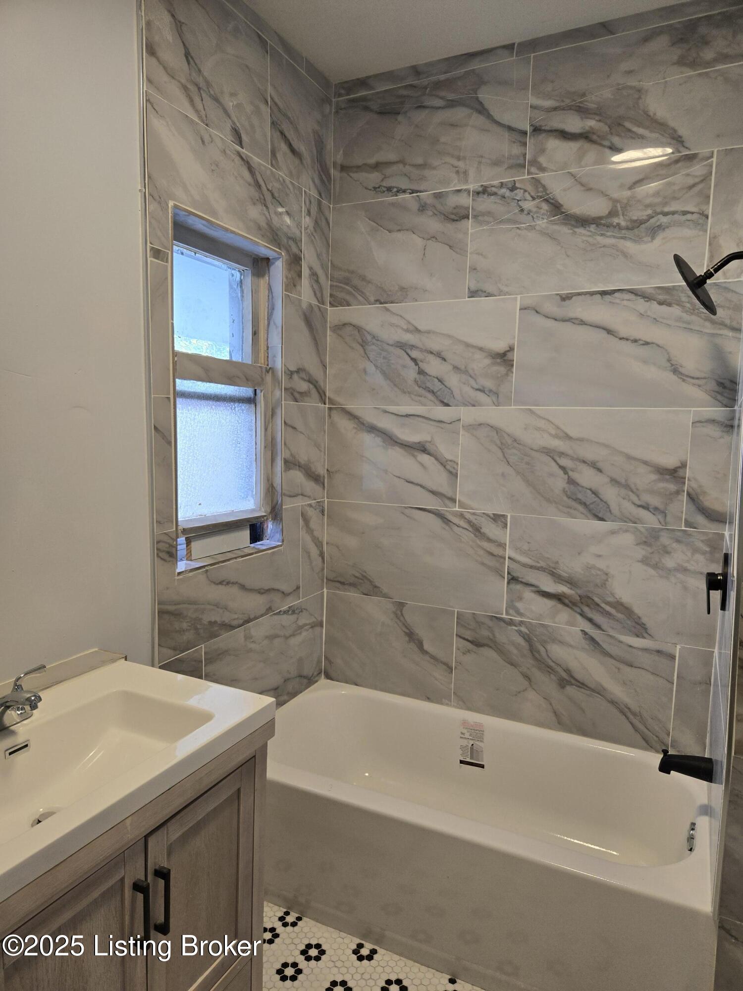 1815 Owen St Property Photo 6