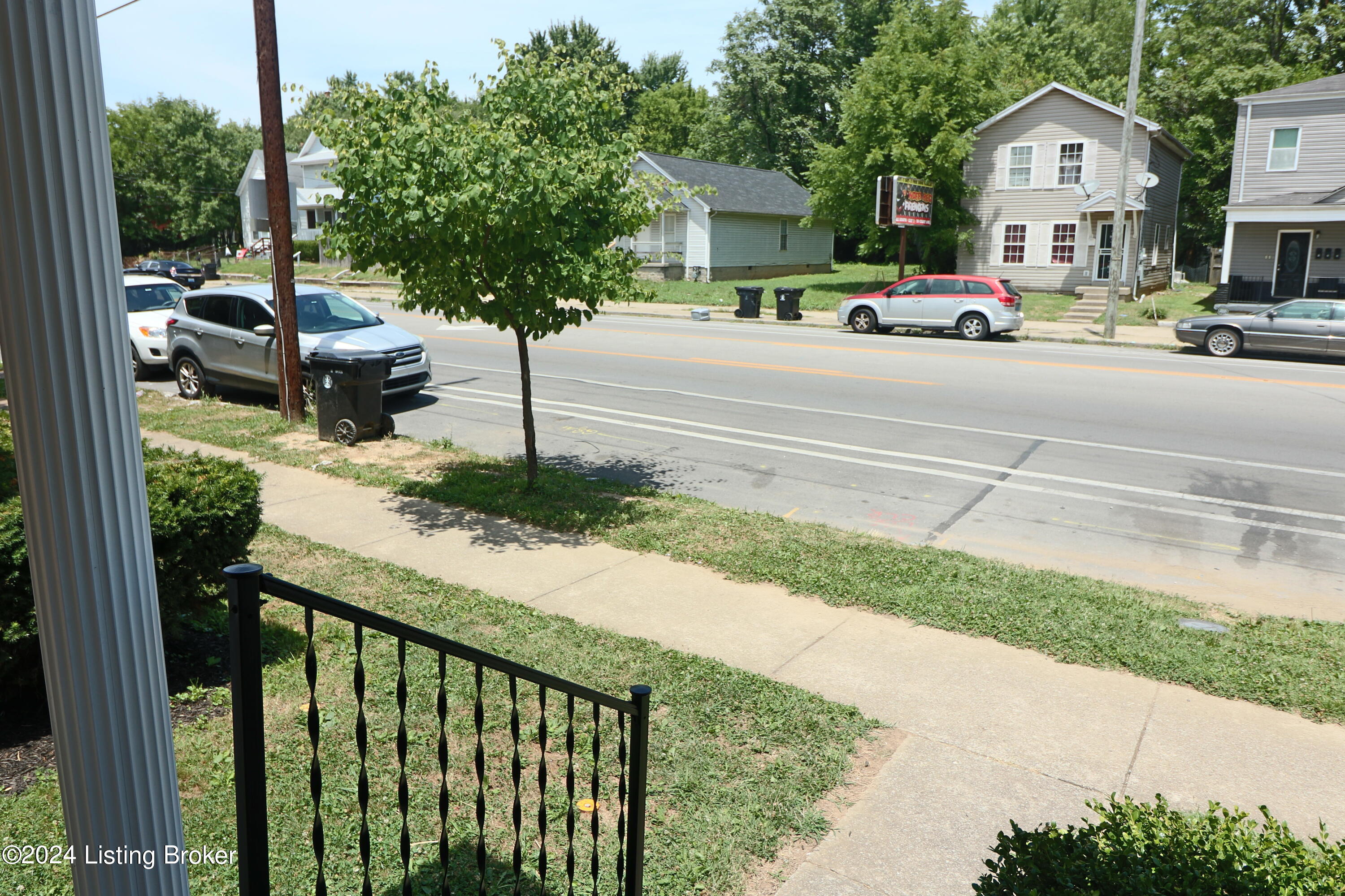 2008 W Market St Property Photo 5