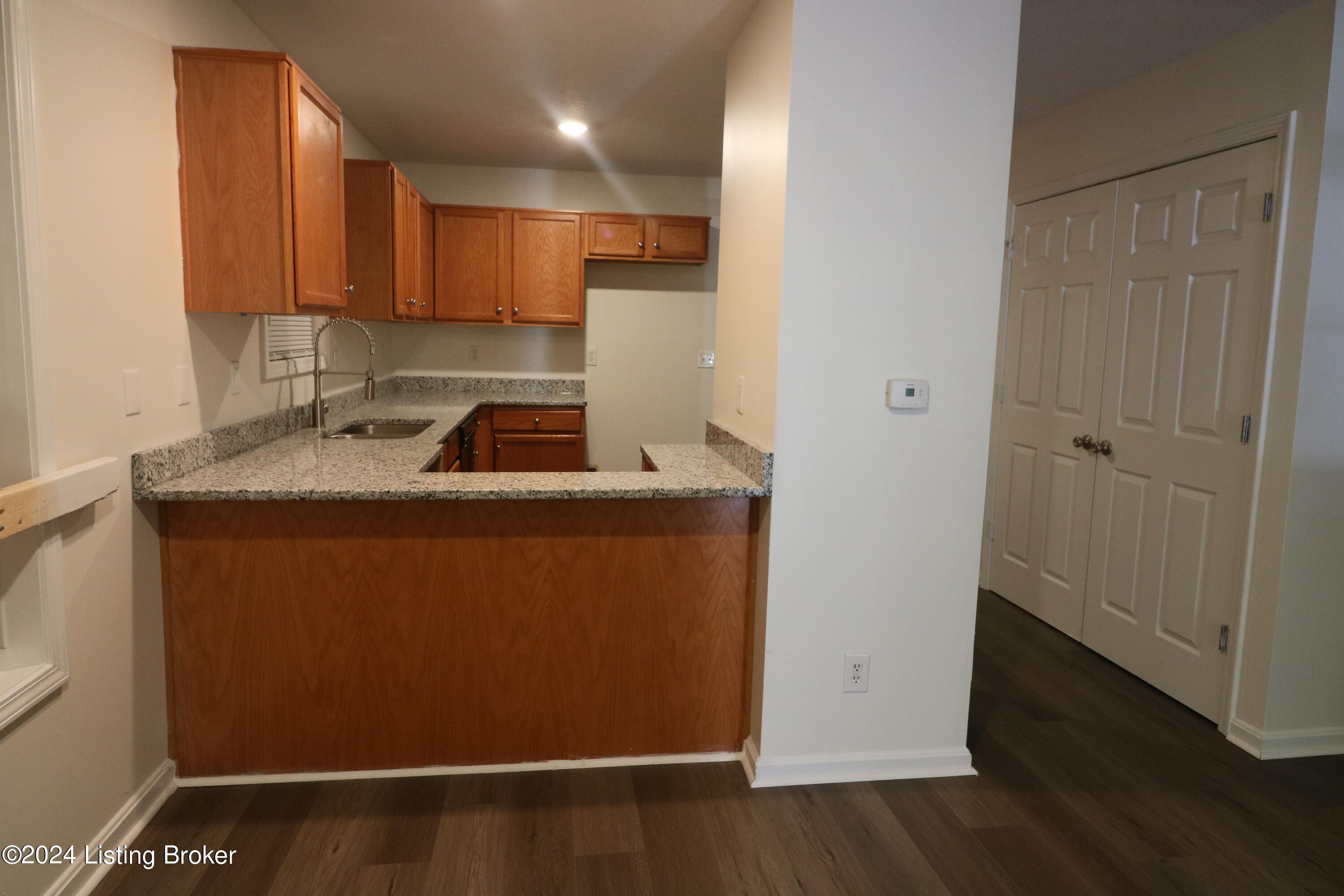 2008 W Market St Property Photo 7