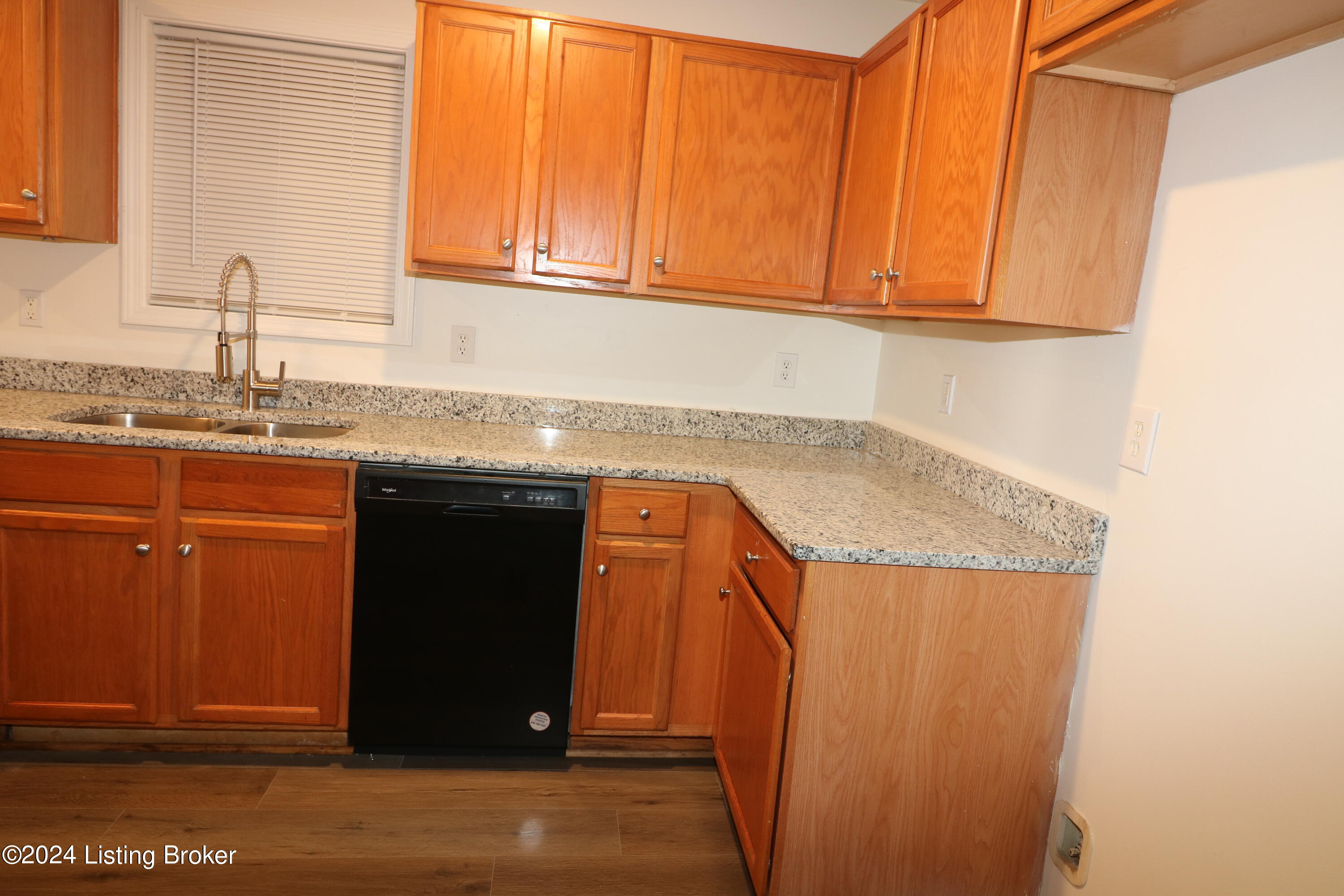 2008 W Market St Property Photo 8