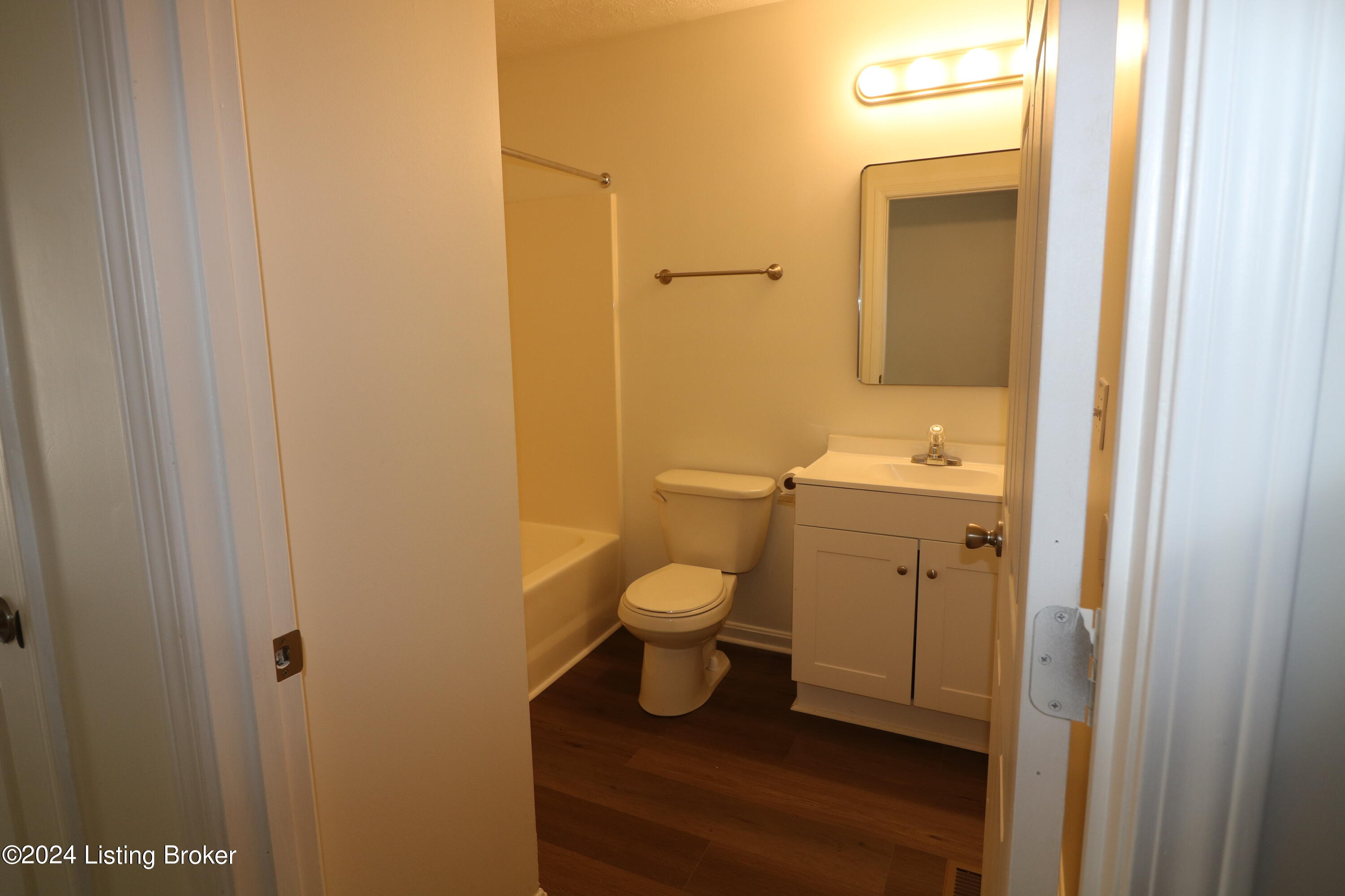 2008 W Market St Property Photo 9