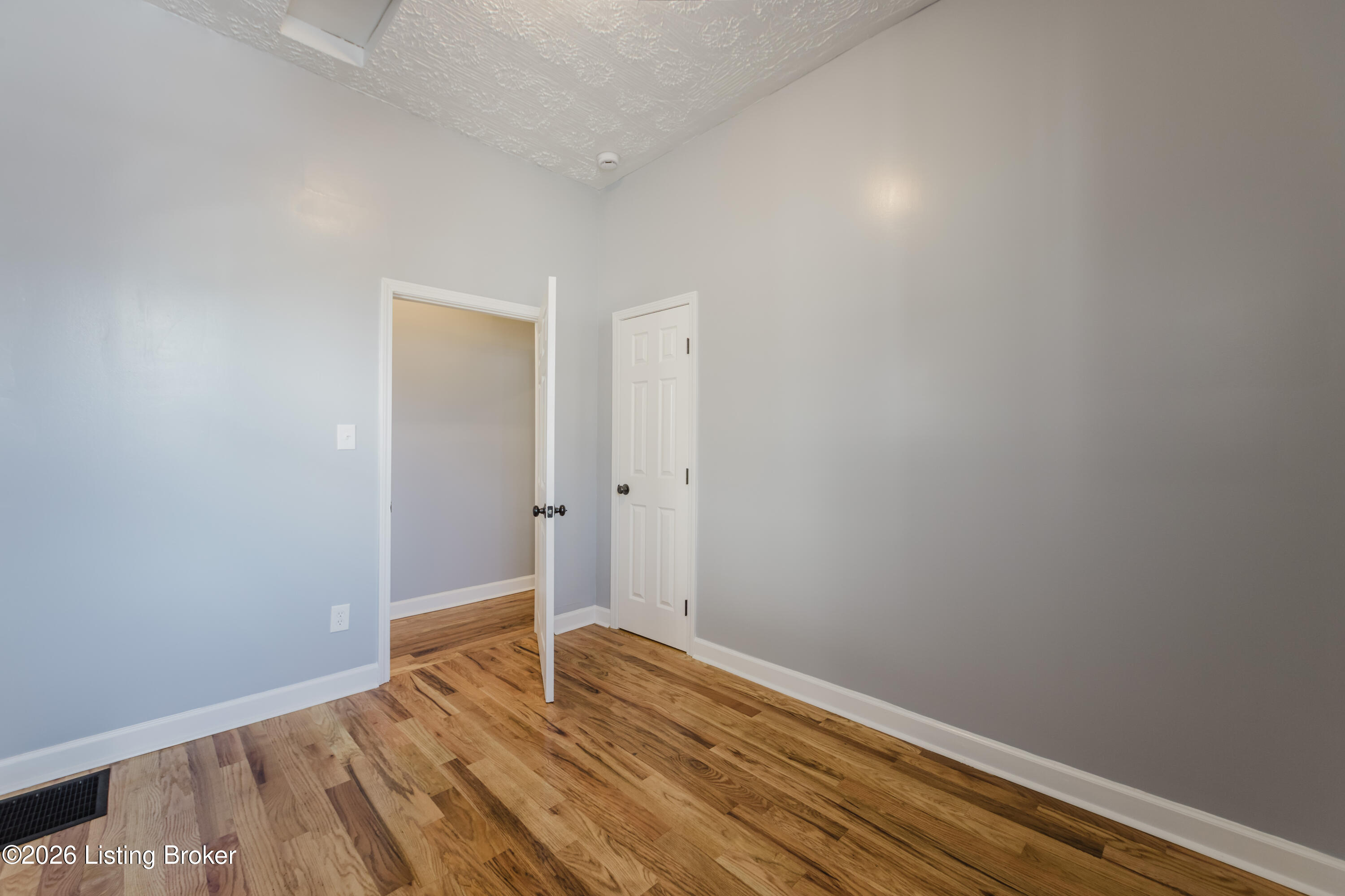 2639 Greenwood Ave Property Photo 15