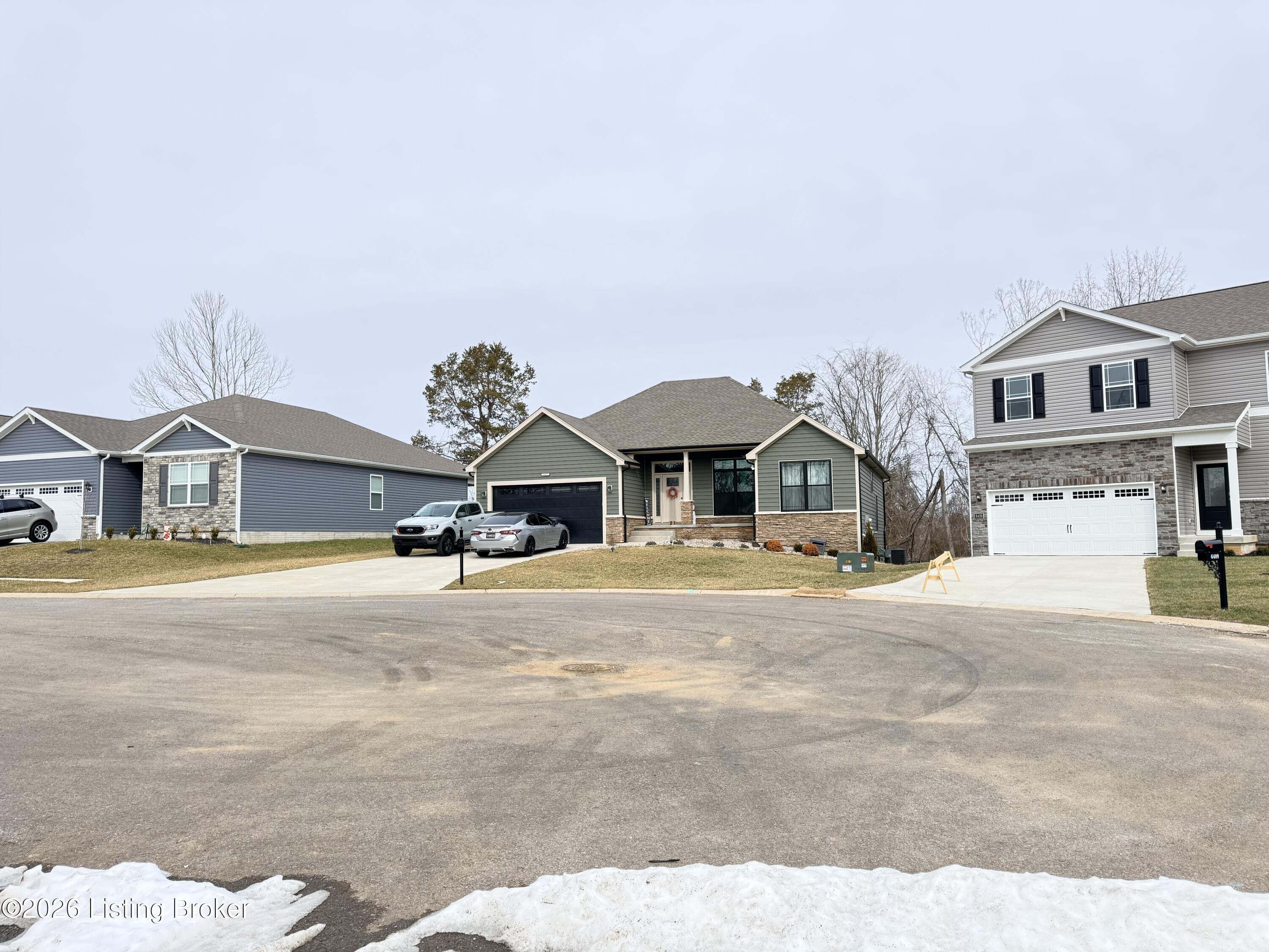 6411 Meadow Creek Ct Property Photo 5