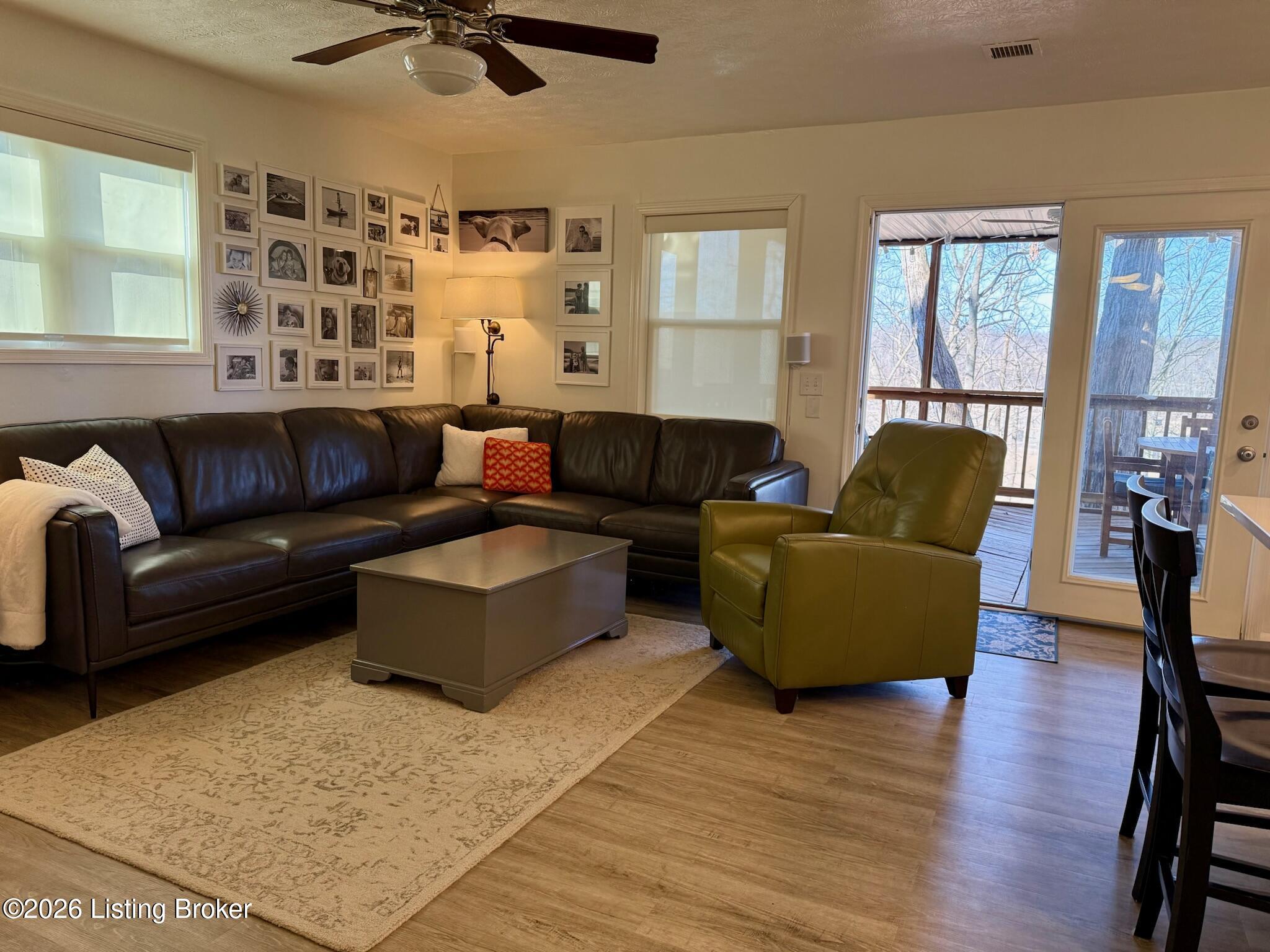 45 Oak Tree Cir Property Photo 8
