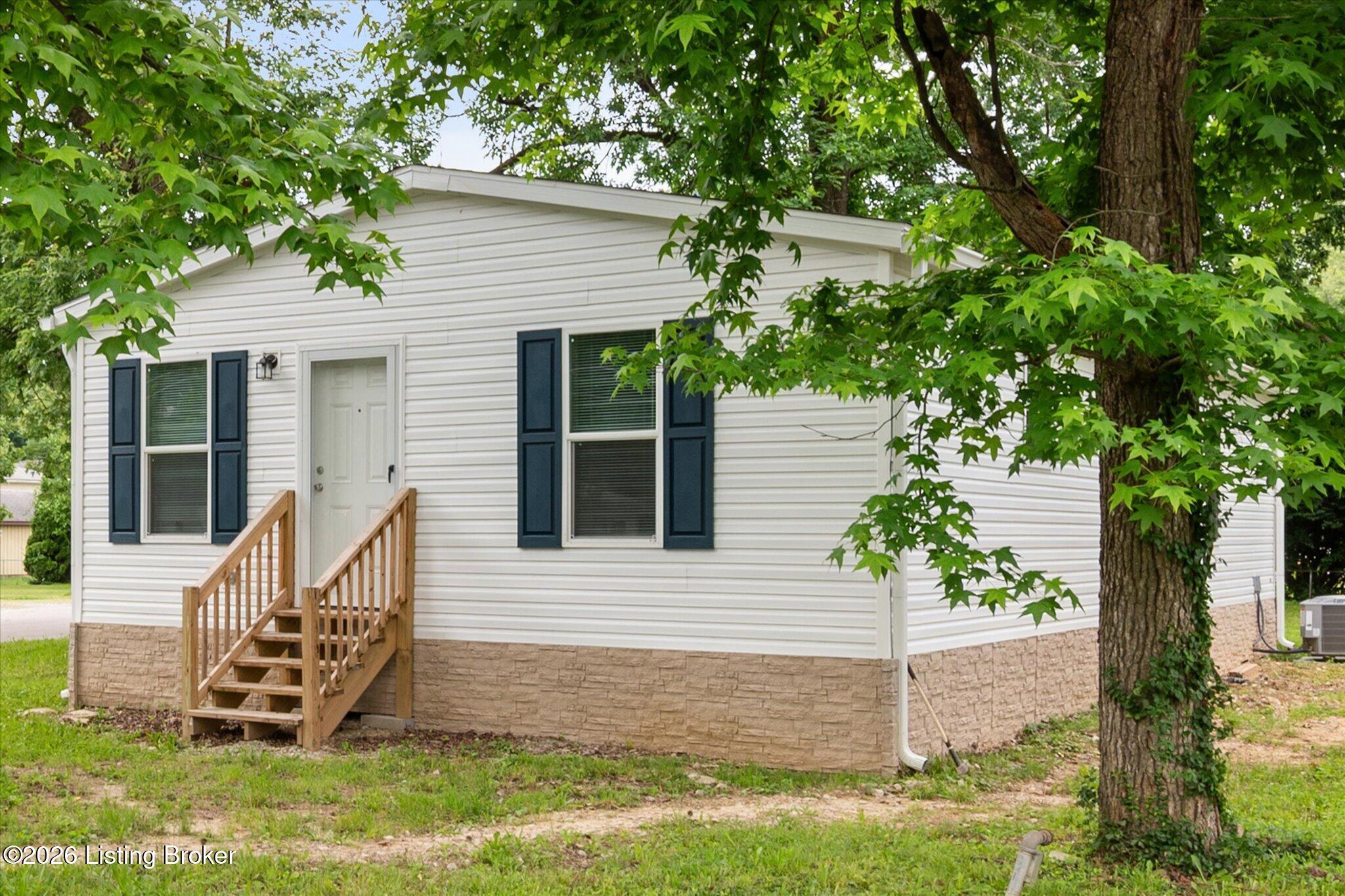 221 Williams St Property Photo 1