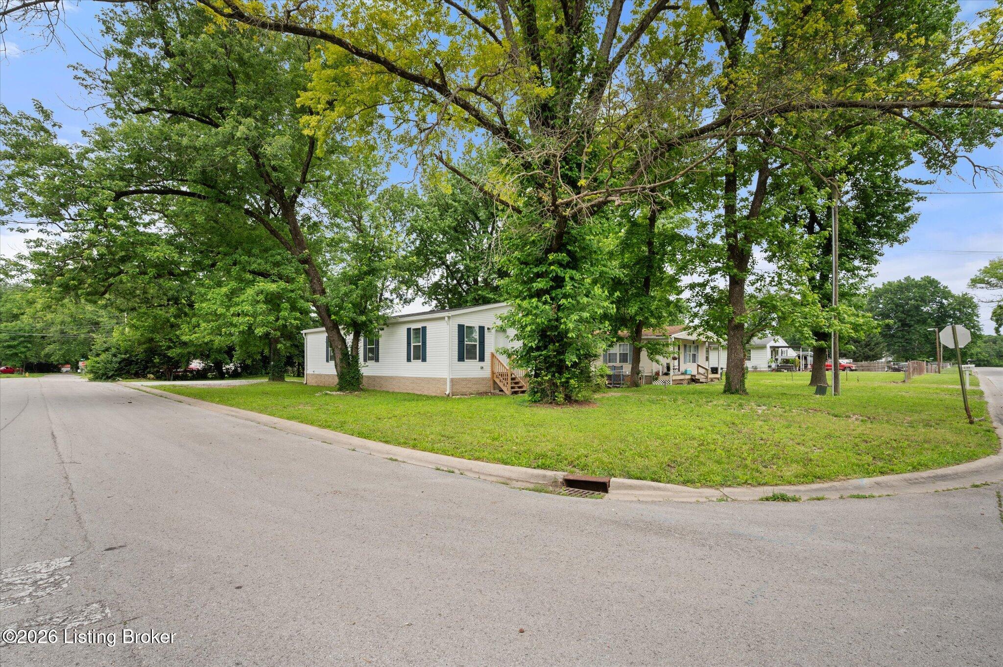 221 Williams St Property Photo 3