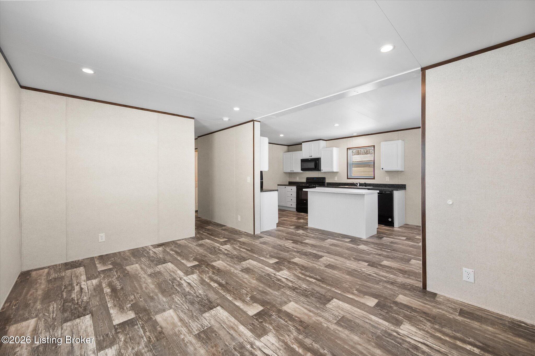 221 Williams St Property Photo 11