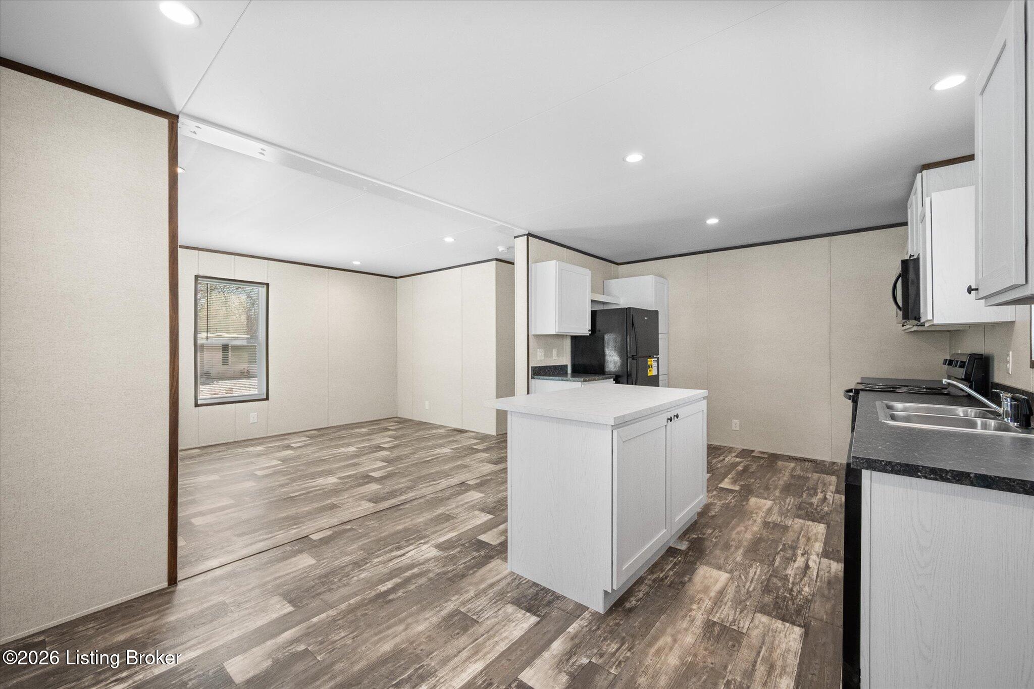 221 Williams St Property Photo 13