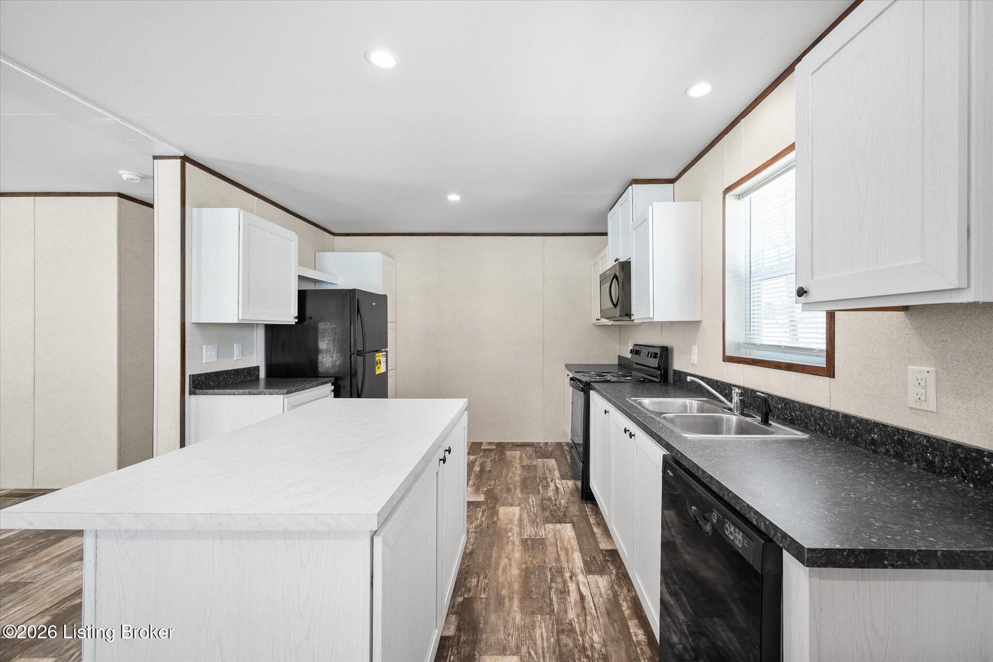 221 Williams St Property Photo 16