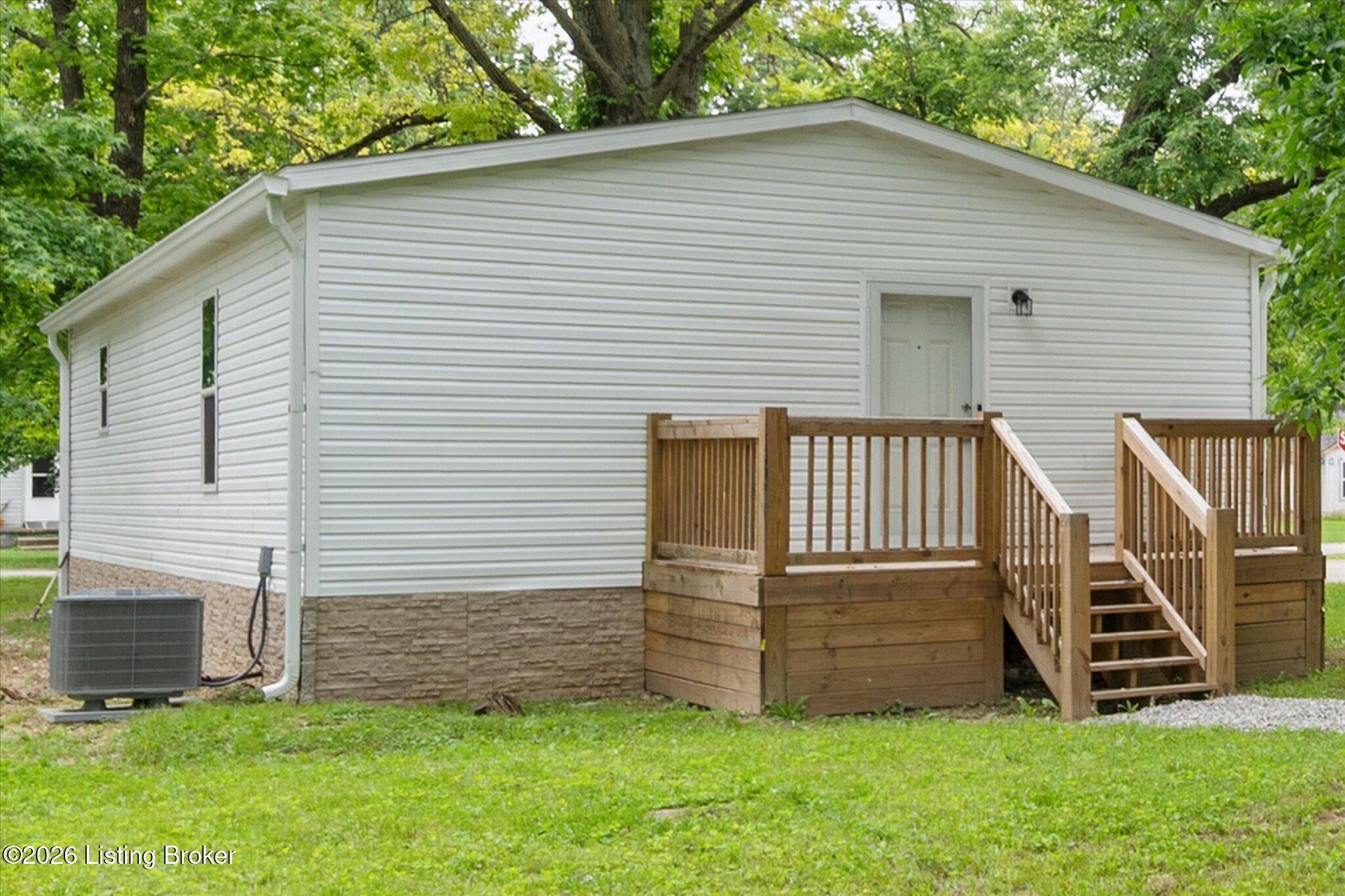 221 Williams St Property Photo 25