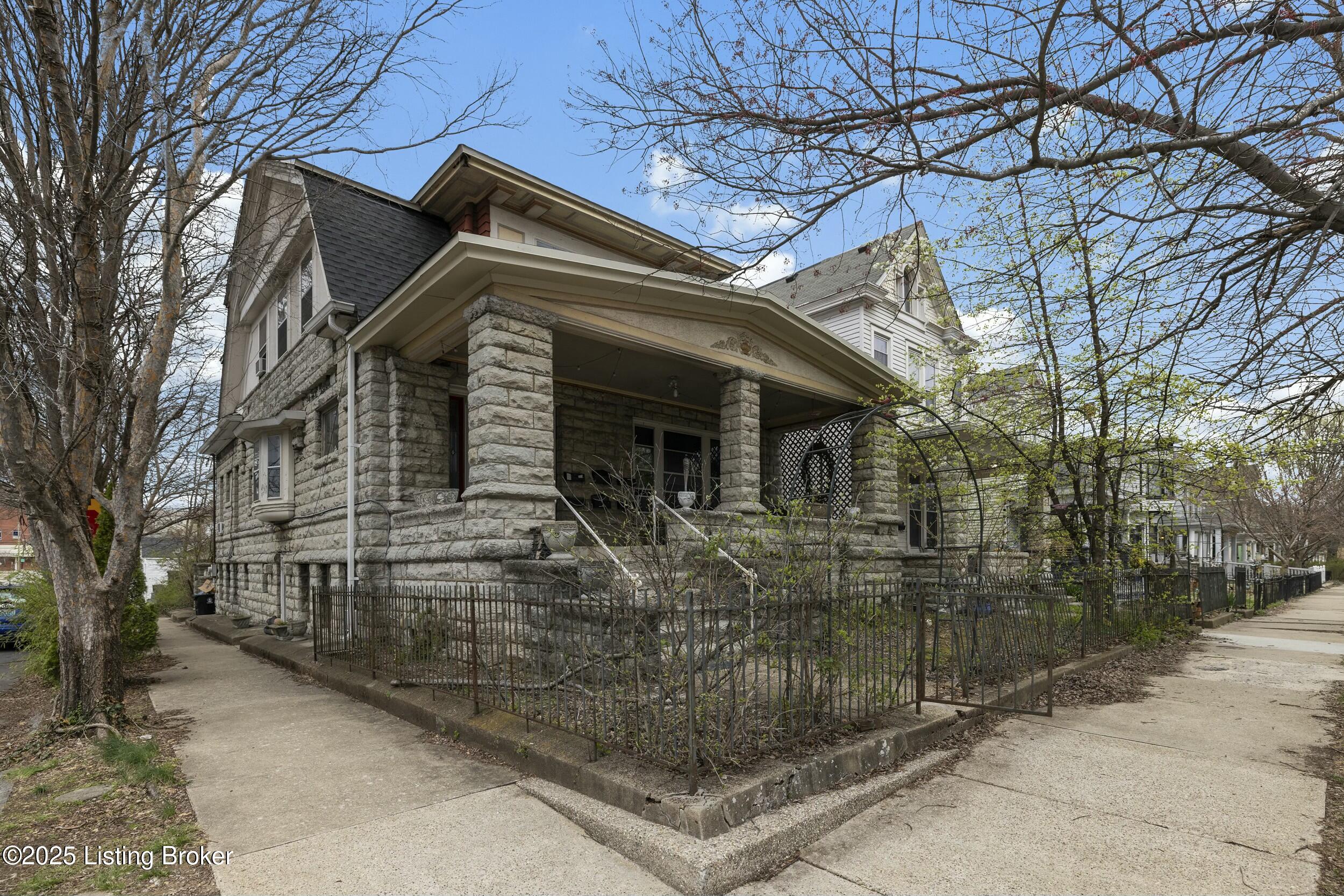 1401 E Breckinridge St Property Photo 1