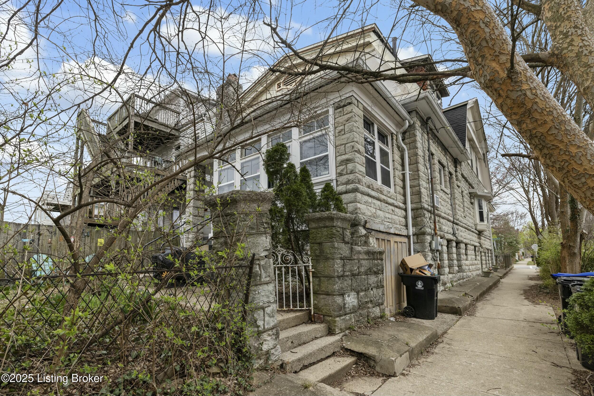 1401 E Breckinridge St Property Photo 3