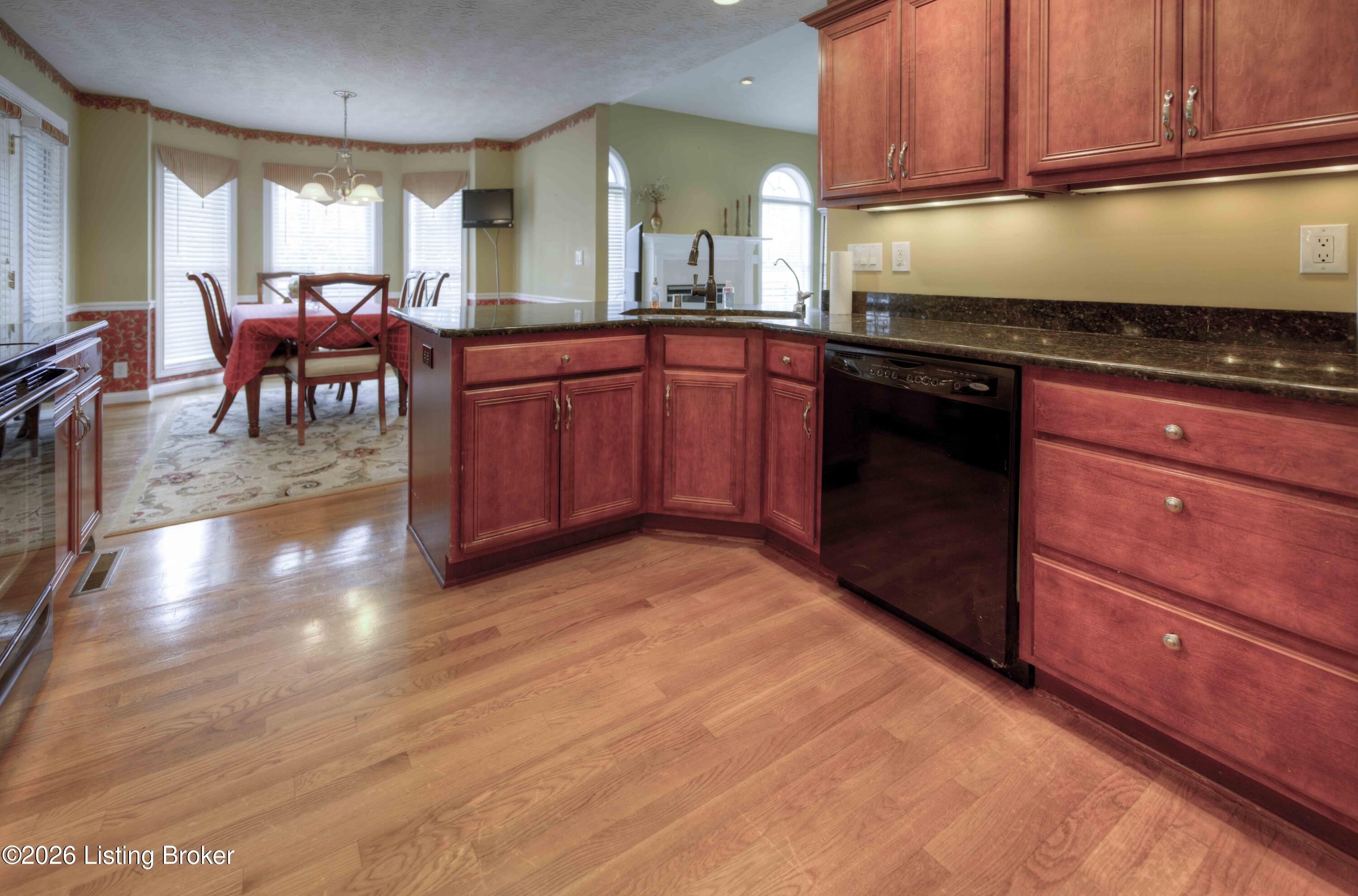 5125 Oaklawn Park Dr Property Photo 9