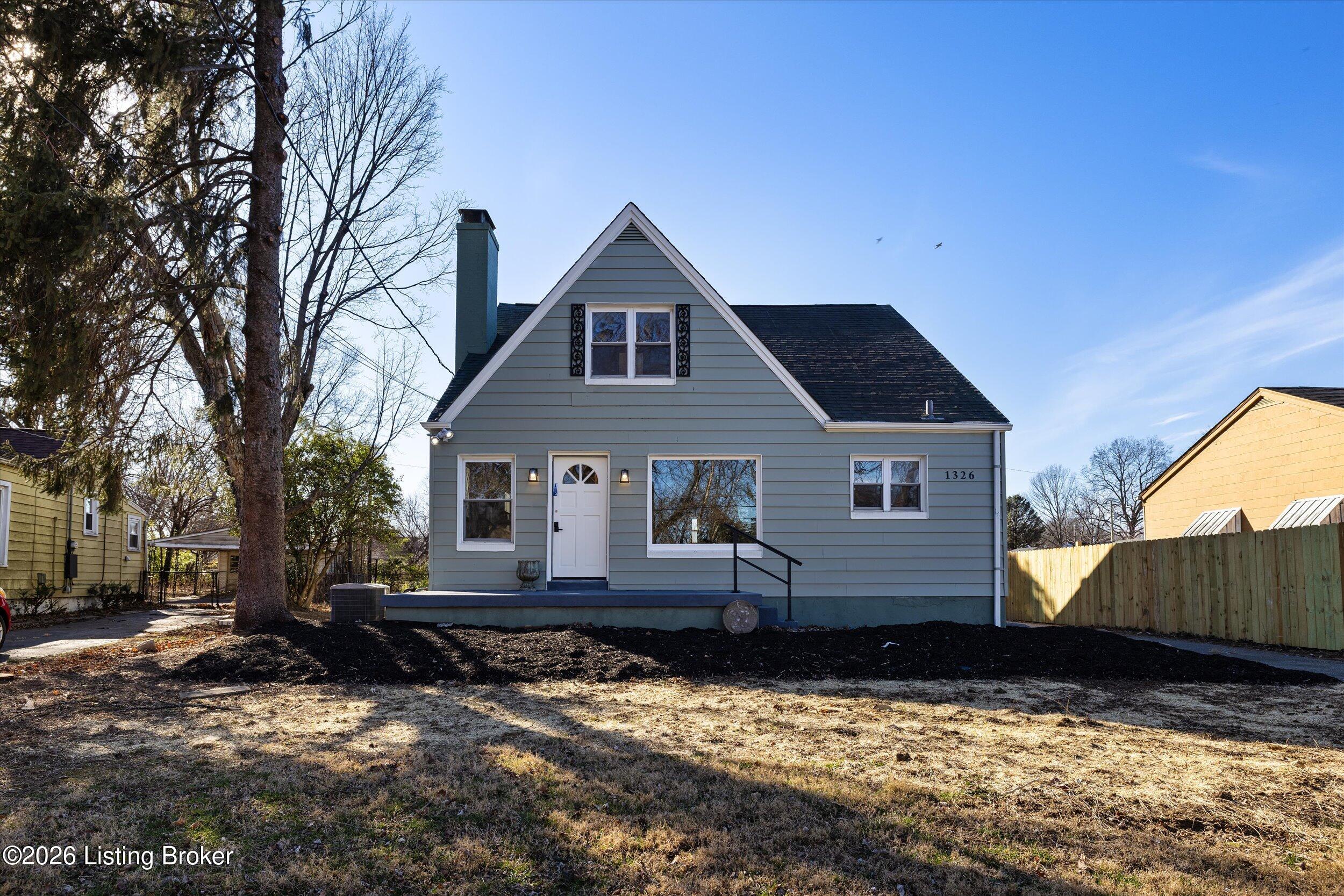 1326 Phyllis Ave Property Photo 3