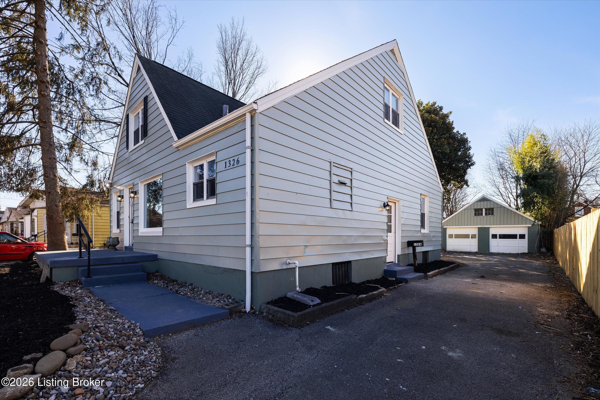 1326 Phyllis Ave Property Photo 4