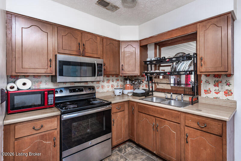2629 Springfield Rd Property Photo 6
