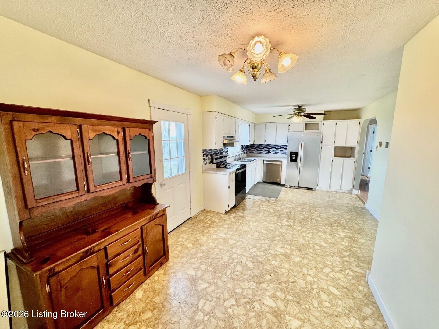 3390 Polin Rd Property Photo 4