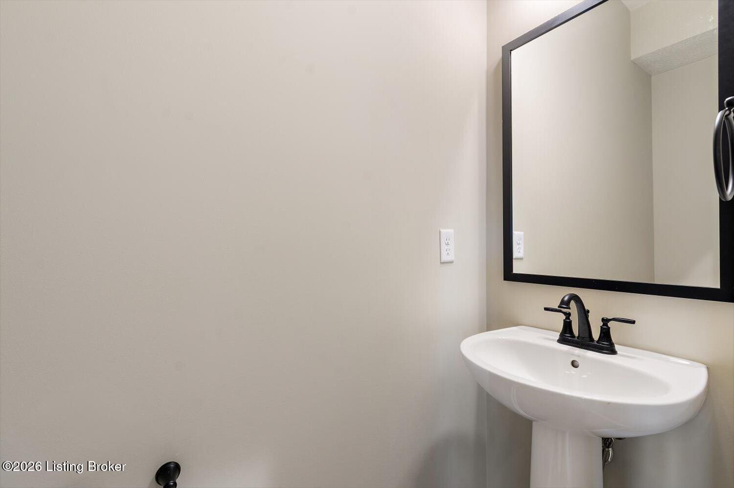 108 Hearthstone Ln Property Photo 25