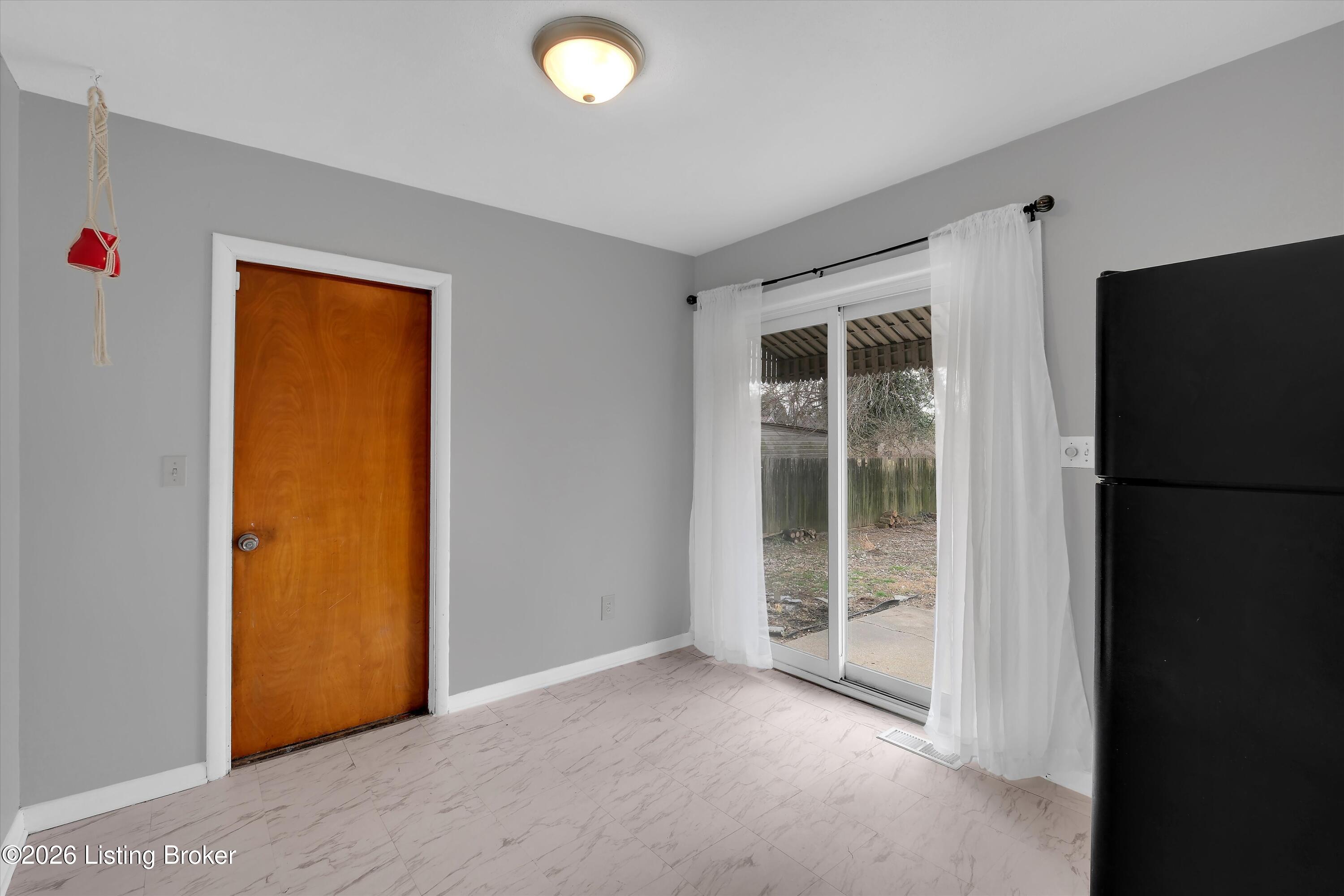 2322 Perth Dr Property Photo 9