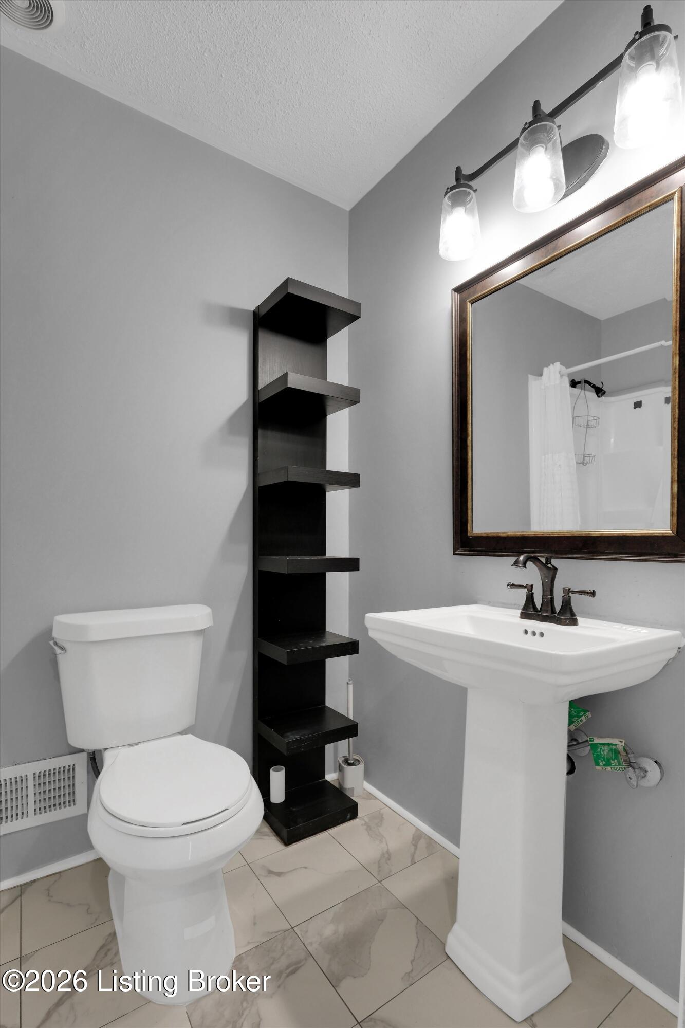 2322 Perth Dr Property Photo 12
