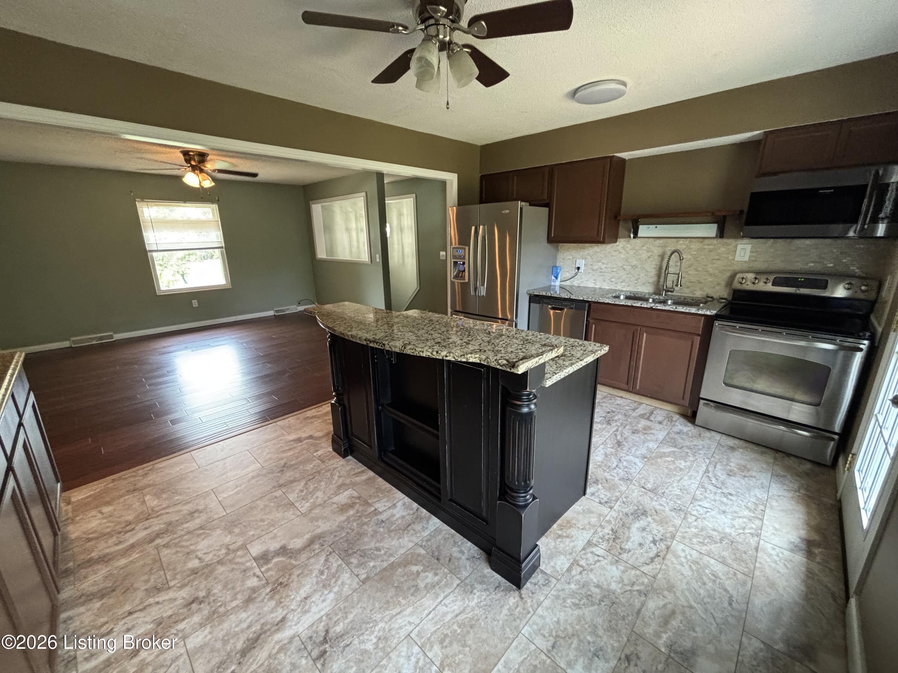 212 Bluegrass Rd Property Photo 8