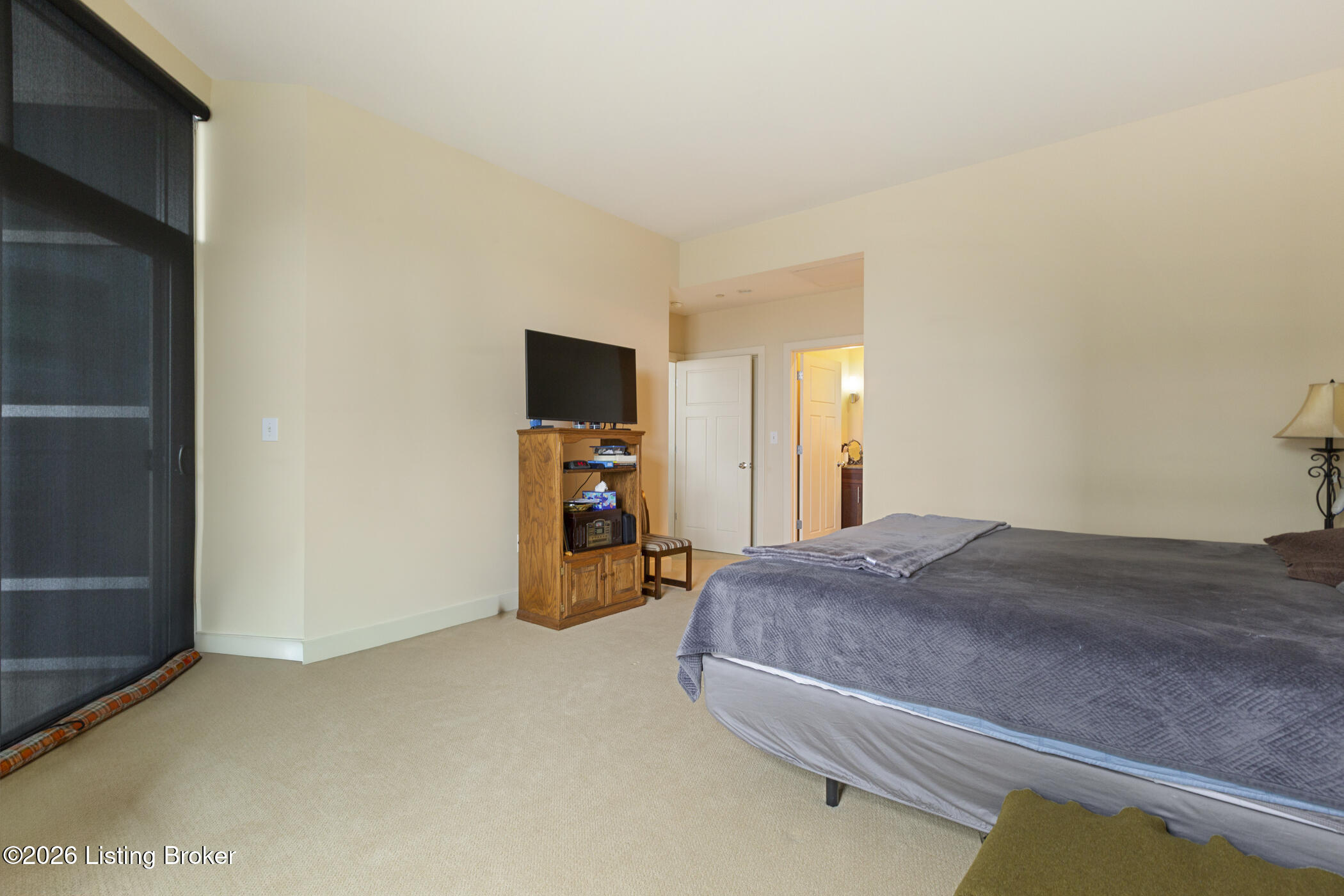 324 E Main St 200 Property Photo 14