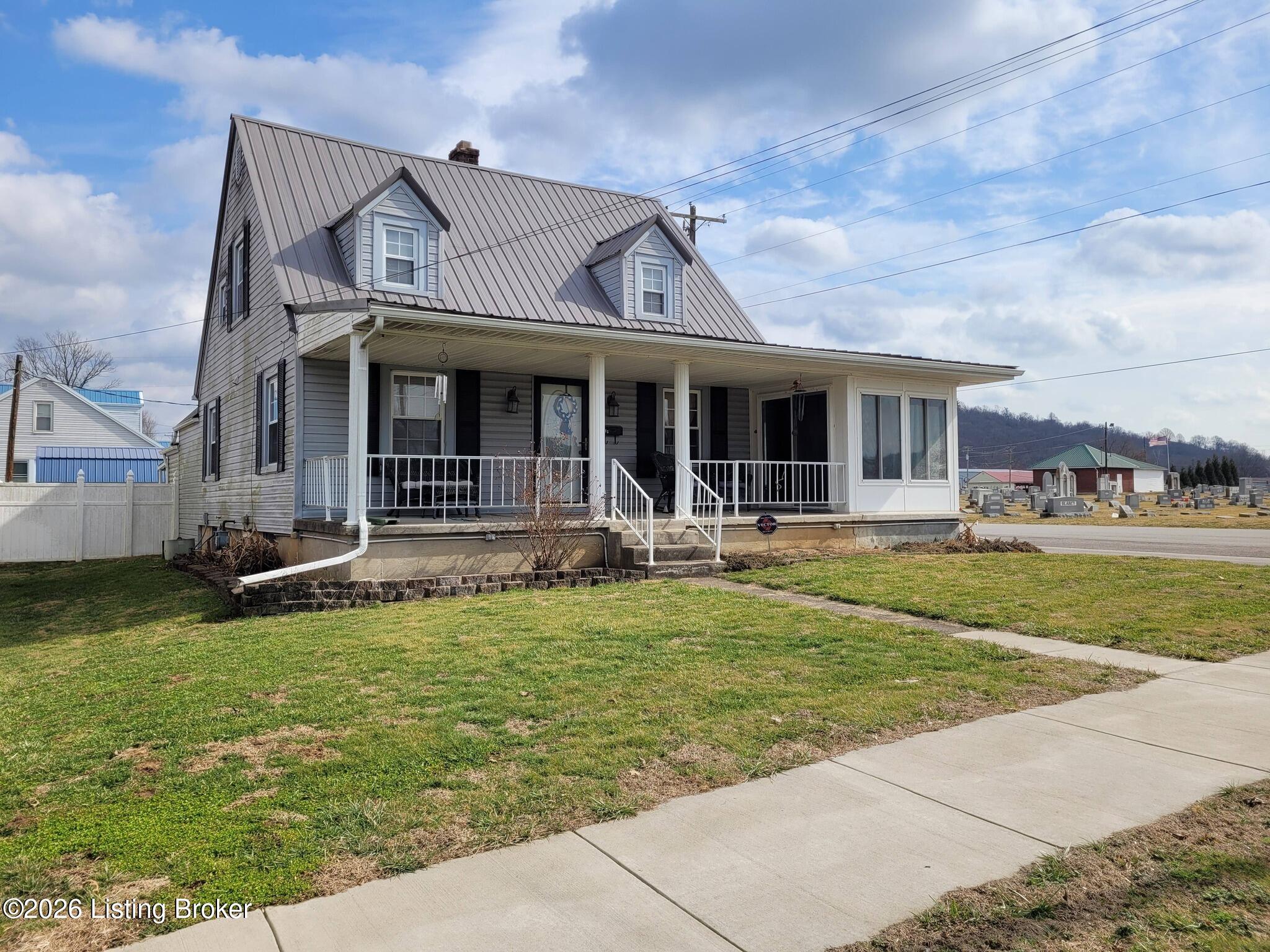 315 9th St Property Photo 1