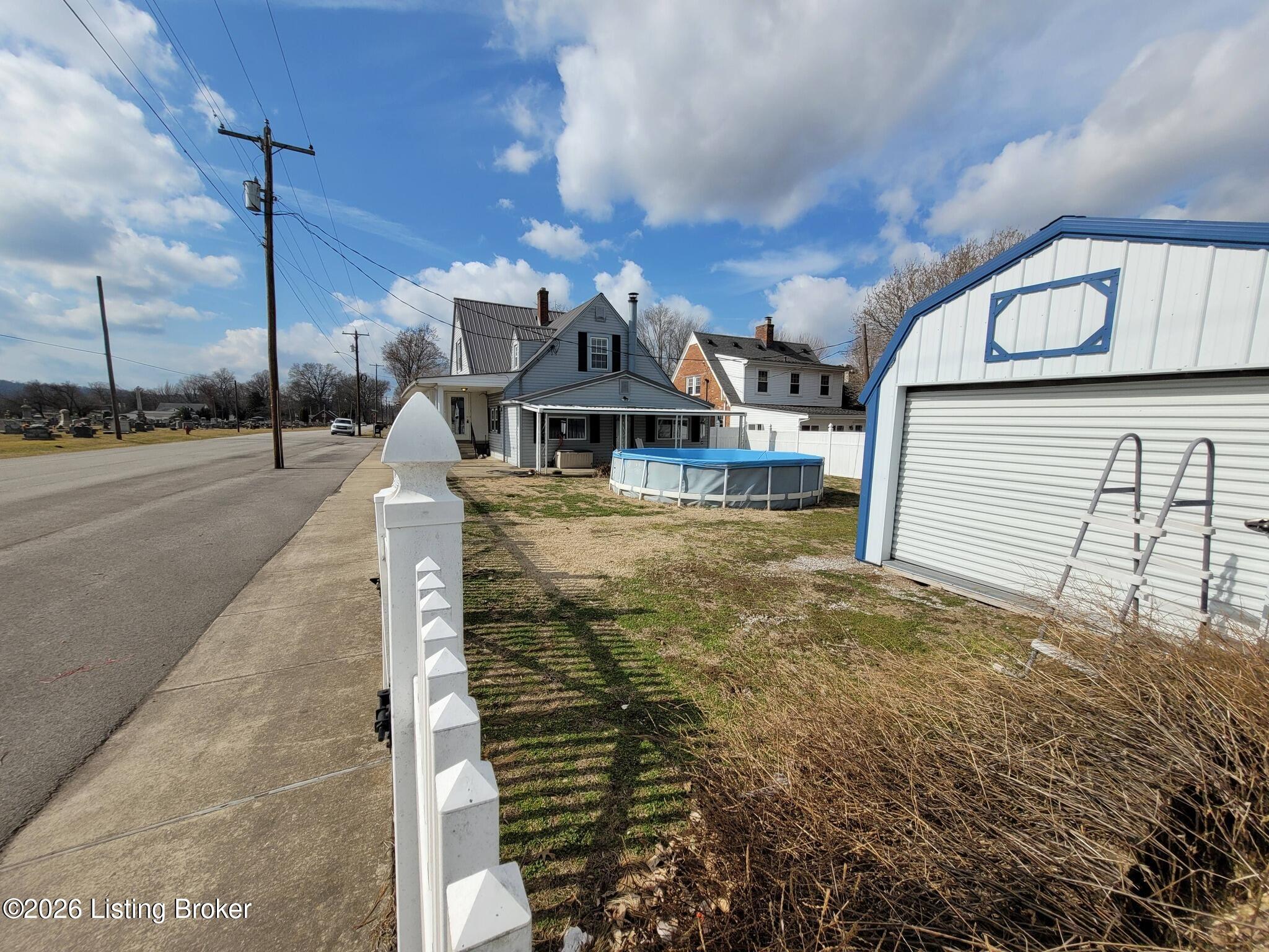 315 9th St Property Photo 6