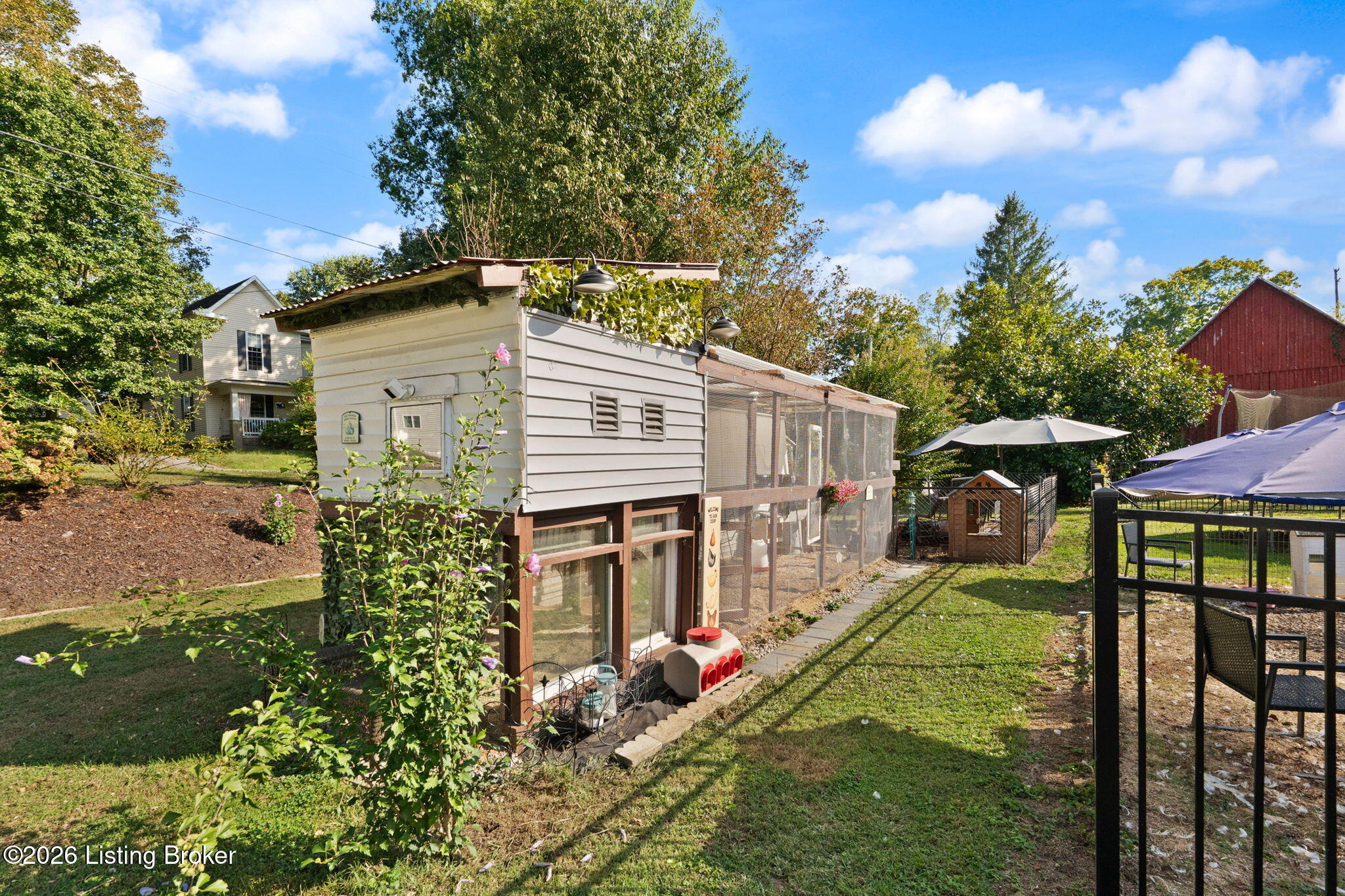 524 N Capitol Ave Property Photo 17