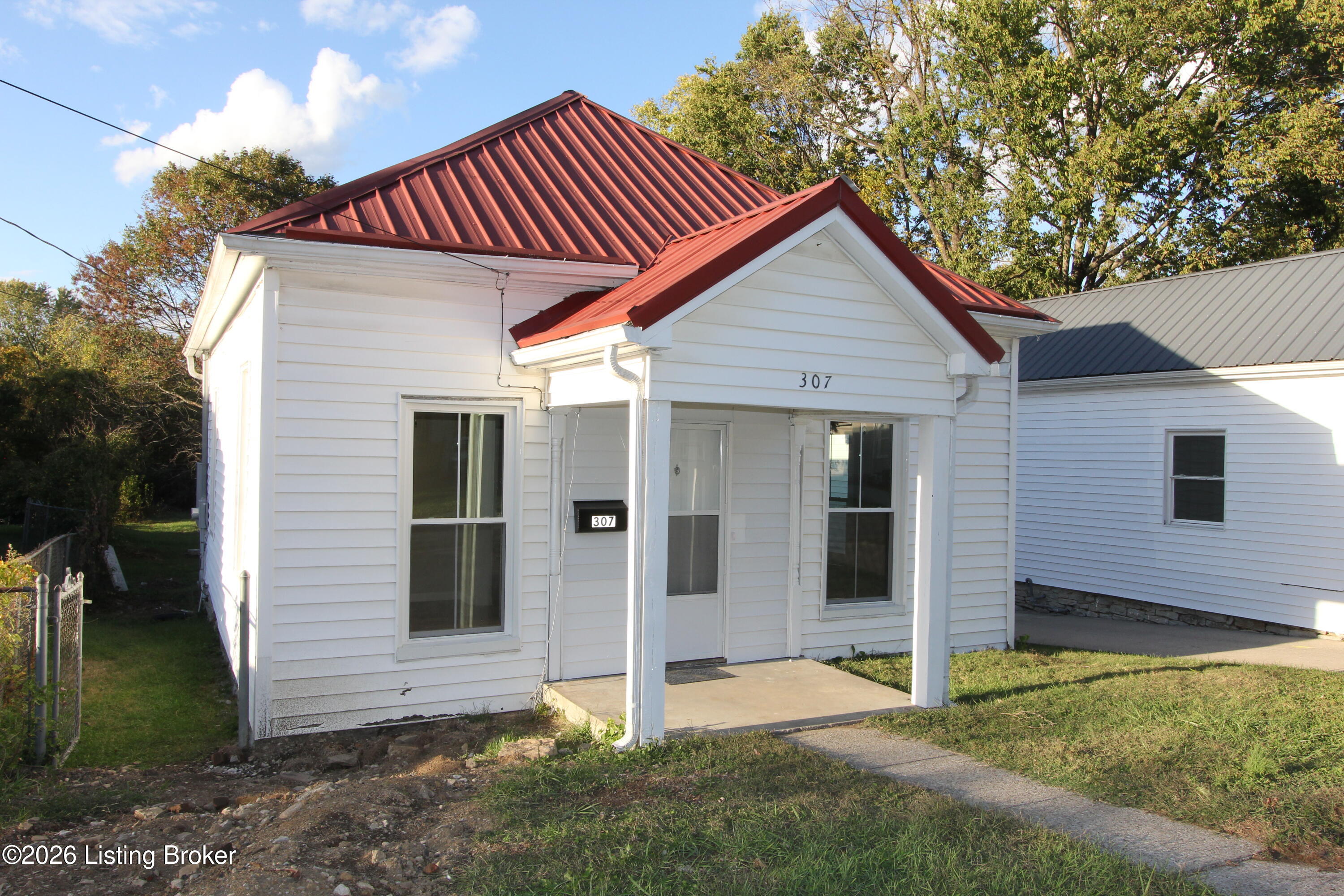 307 E Woodford St Property Photo 1