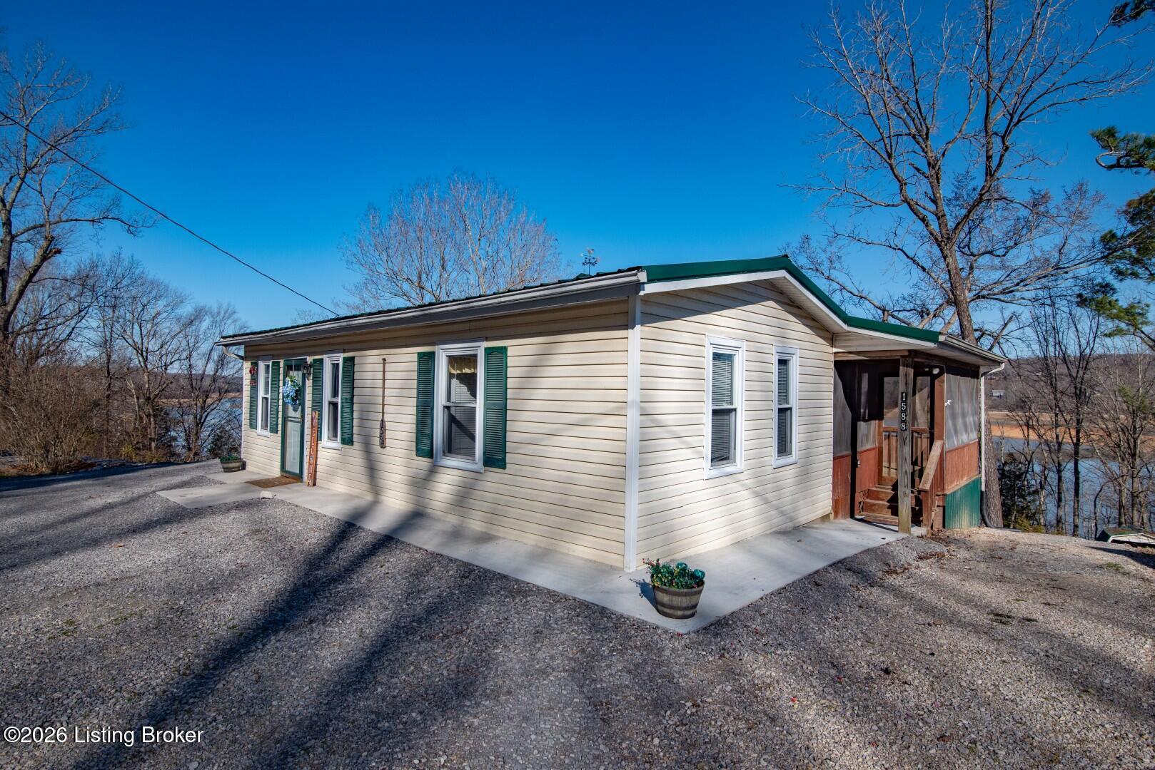 1588 Robbin Ln Property Photo 8