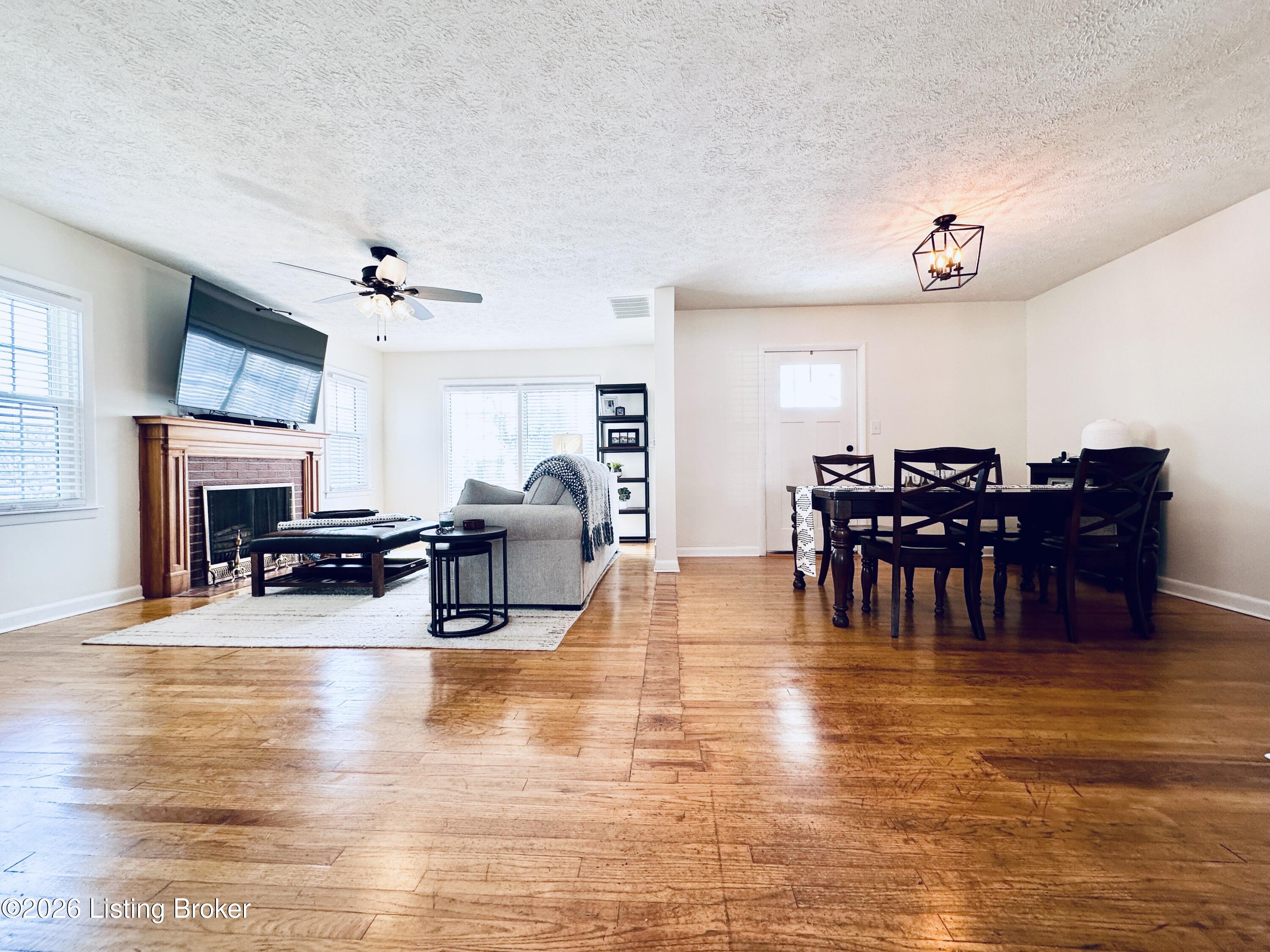 303 W Market St Property Photo 17