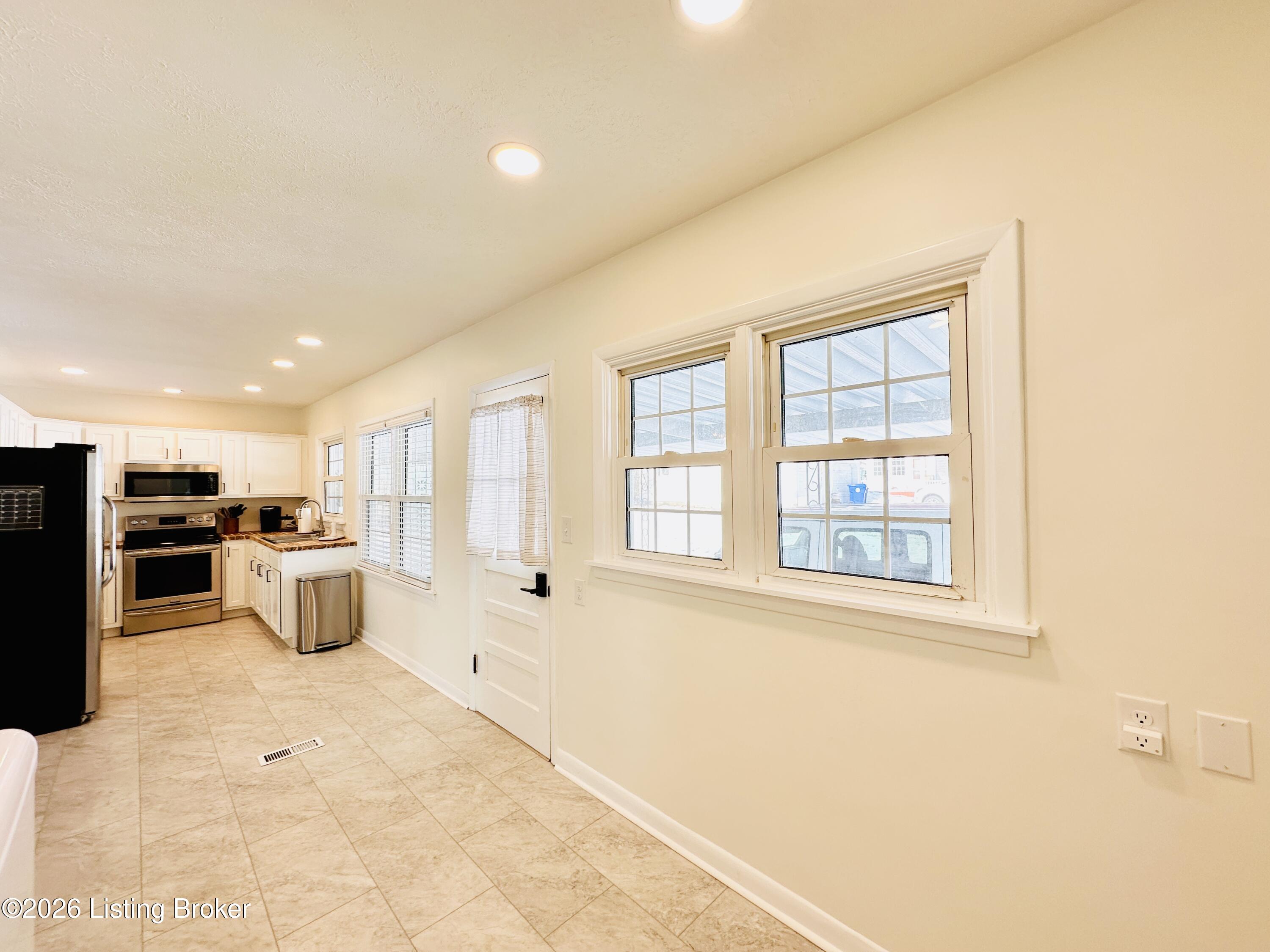 303 W Market St Property Photo 22